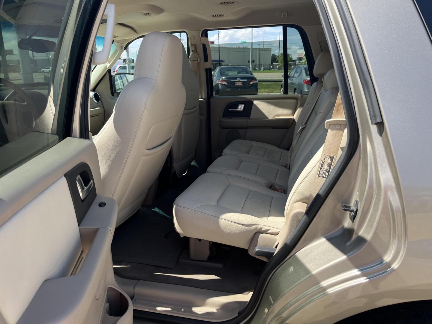 2003 Ford Expedition XLT Popular 4.6L 2WD (1FMRU15W73L) with an 4.6L V8 SOHC 16V engine, 4-Speed Automatic Overdrive transmission, located at 14700 Tomball Parkway 249, Houston, TX, 77086, (281) 444-2200, 29.928619, -95.504074 - Photo#9