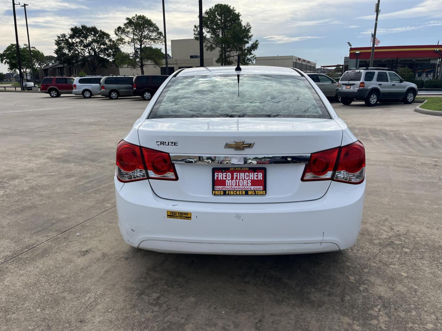 2014 Chevrolet Cruze LS Auto (1G1PA5SH5E7) with an 1.8L L4 DOHC 16V FFV engine, 6-Speed Automatic transmission, located at 14700 Tomball Parkway 249, Houston, TX, 77086, (281) 444-2200, 29.928619, -95.504074 - Photo#5
