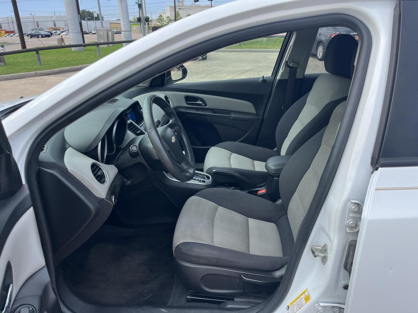 2014 Chevrolet Cruze LS Auto (1G1PA5SH5E7) with an 1.8L L4 DOHC 16V FFV engine, 6-Speed Automatic transmission, located at 14700 Tomball Parkway 249, Houston, TX, 77086, (281) 444-2200, 29.928619, -95.504074 - Photo#7