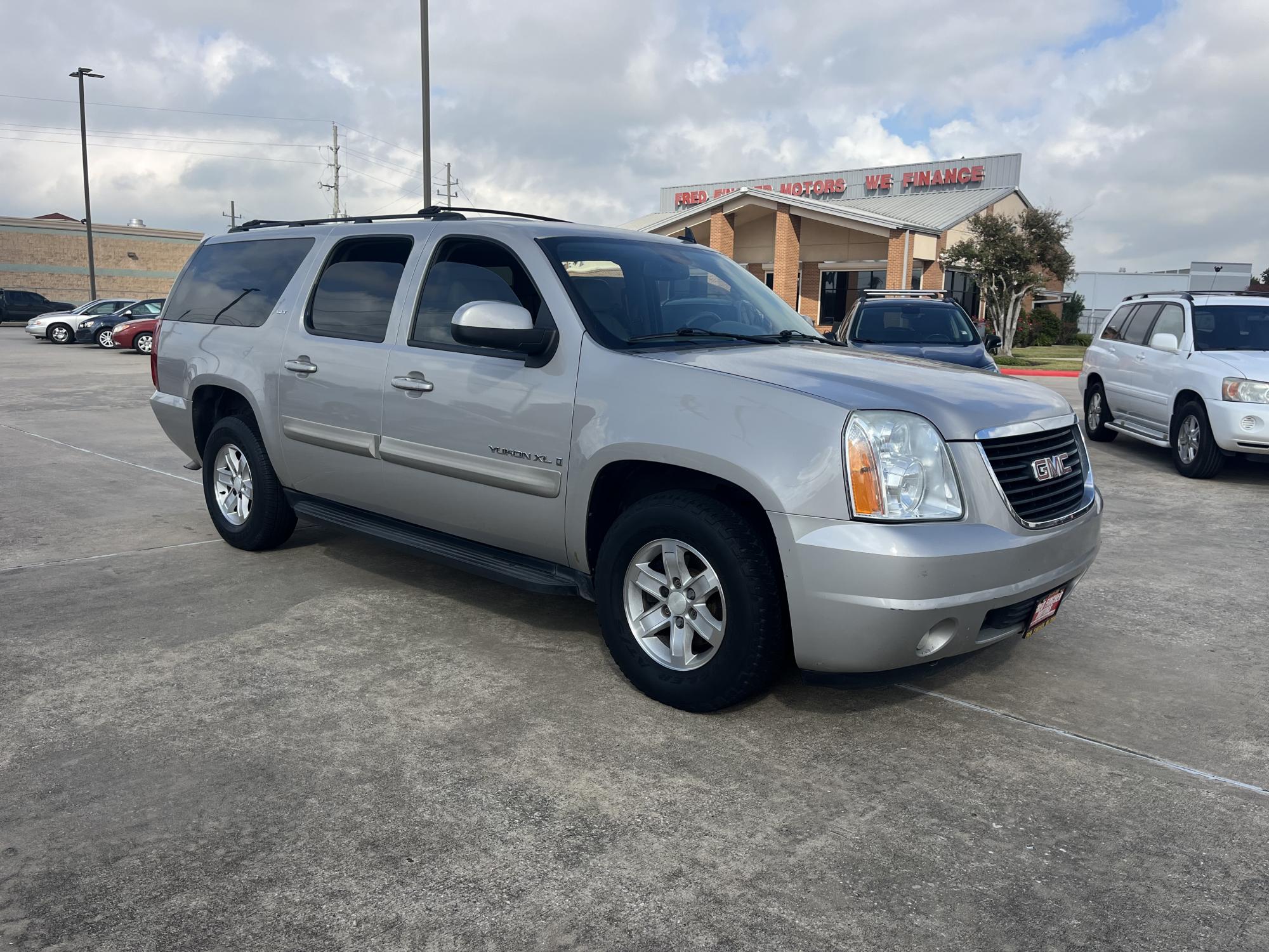 photo of 2009 GMC Yukon XL SLT-1 1/2 Ton 2WD