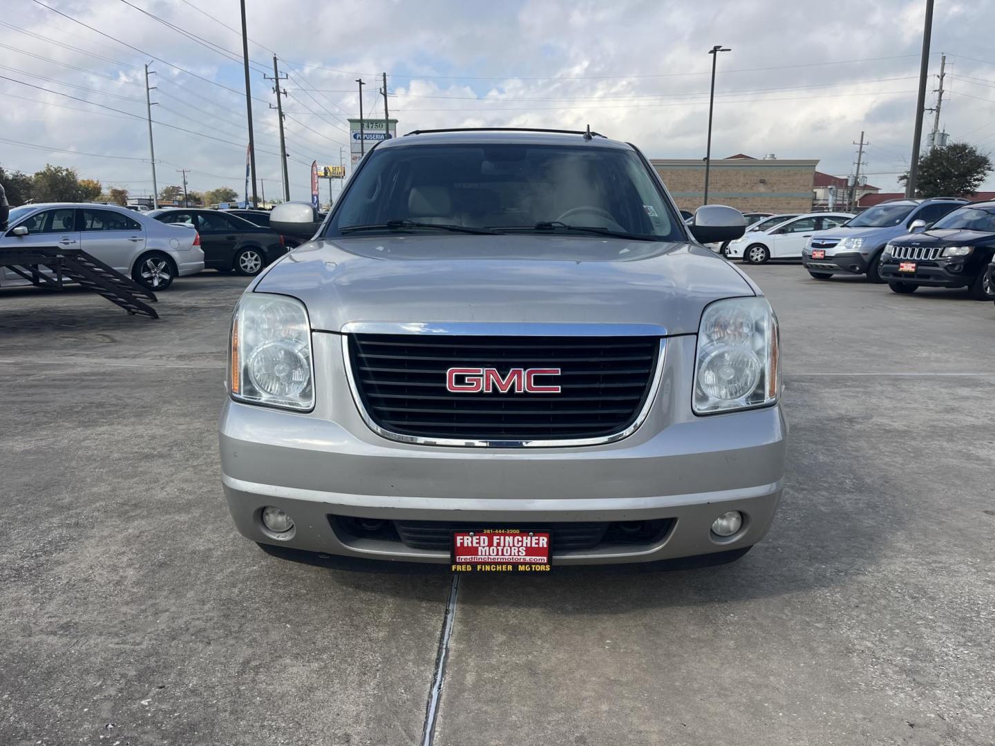 2009 GMC Yukon XL SLT-1 1/2 Ton 2WD (1GKFC36089J) with an 5.3L V8 OHV 16V FFV engine, 4-Speed Automatic transmission, located at 14700 Tomball Parkway 249, Houston, TX, 77086, (281) 444-2200, 29.928619, -95.504074 - Photo#1