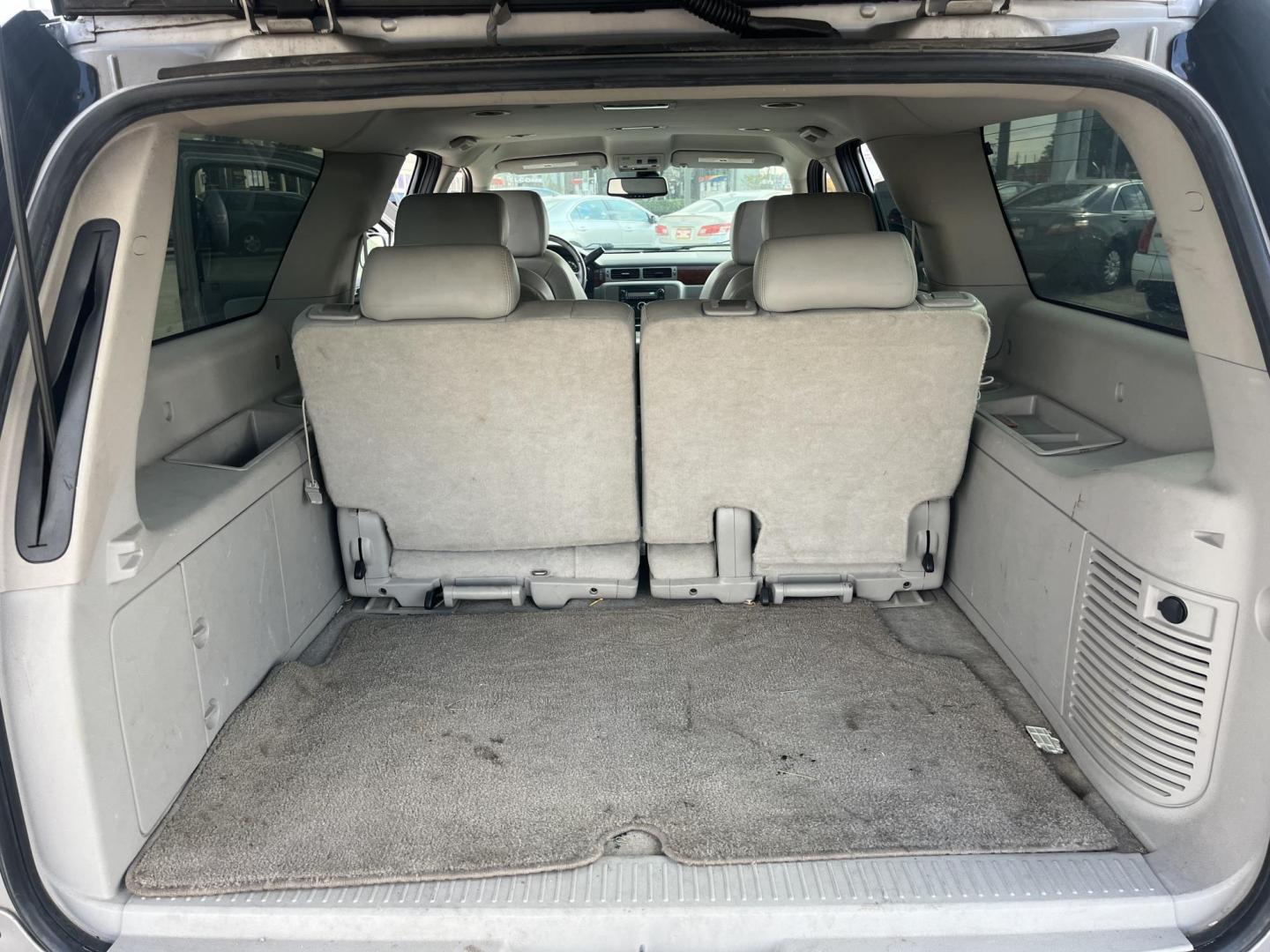 2009 GMC Yukon XL SLT-1 1/2 Ton 2WD (1GKFC36089J) with an 5.3L V8 OHV 16V FFV engine, 4-Speed Automatic transmission, located at 14700 Tomball Parkway 249, Houston, TX, 77086, (281) 444-2200, 29.928619, -95.504074 - Photo#13