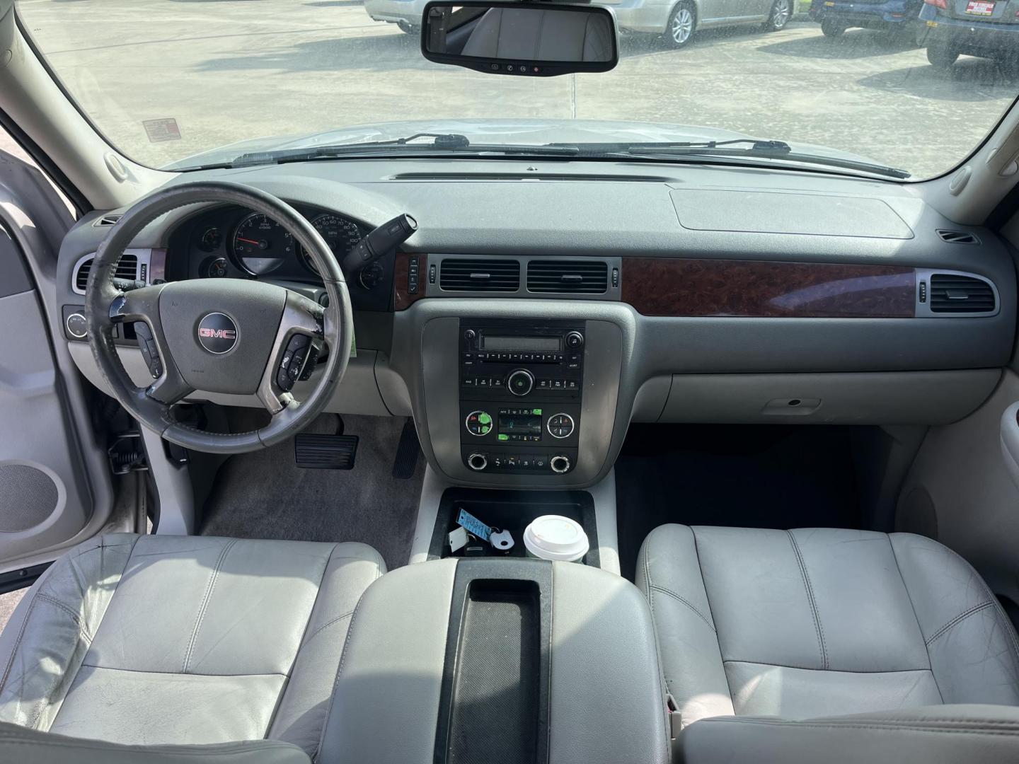 2009 GMC Yukon XL SLT-1 1/2 Ton 2WD (1GKFC36089J) with an 5.3L V8 OHV 16V FFV engine, 4-Speed Automatic transmission, located at 14700 Tomball Parkway 249, Houston, TX, 77086, (281) 444-2200, 29.928619, -95.504074 - Photo#9