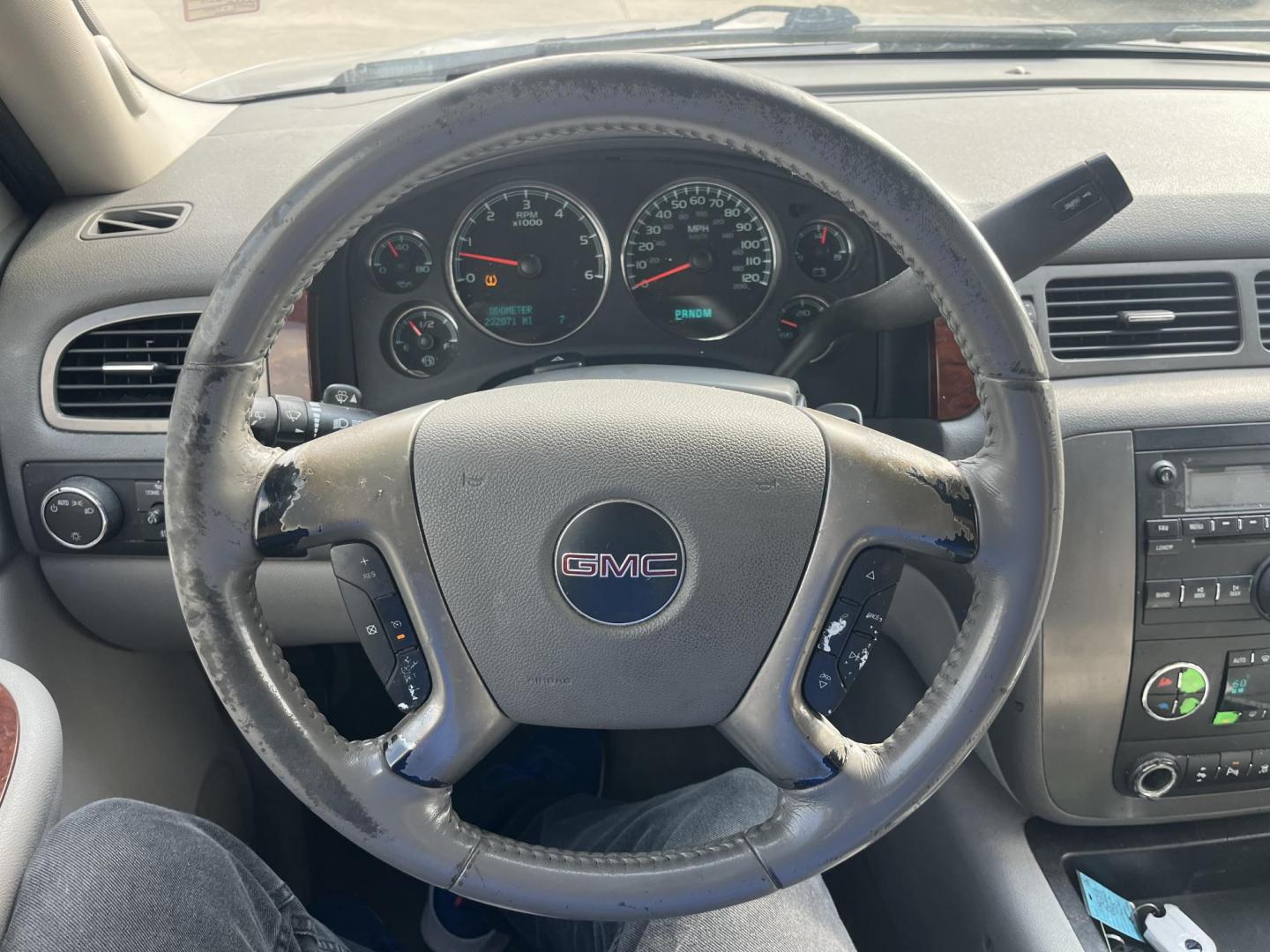 2009 GMC Yukon XL SLT-1 1/2 Ton 2WD (1GKFC36089J) with an 5.3L V8 OHV 16V FFV engine, 4-Speed Automatic transmission, located at 14700 Tomball Parkway 249, Houston, TX, 77086, (281) 444-2200, 29.928619, -95.504074 - Photo#15