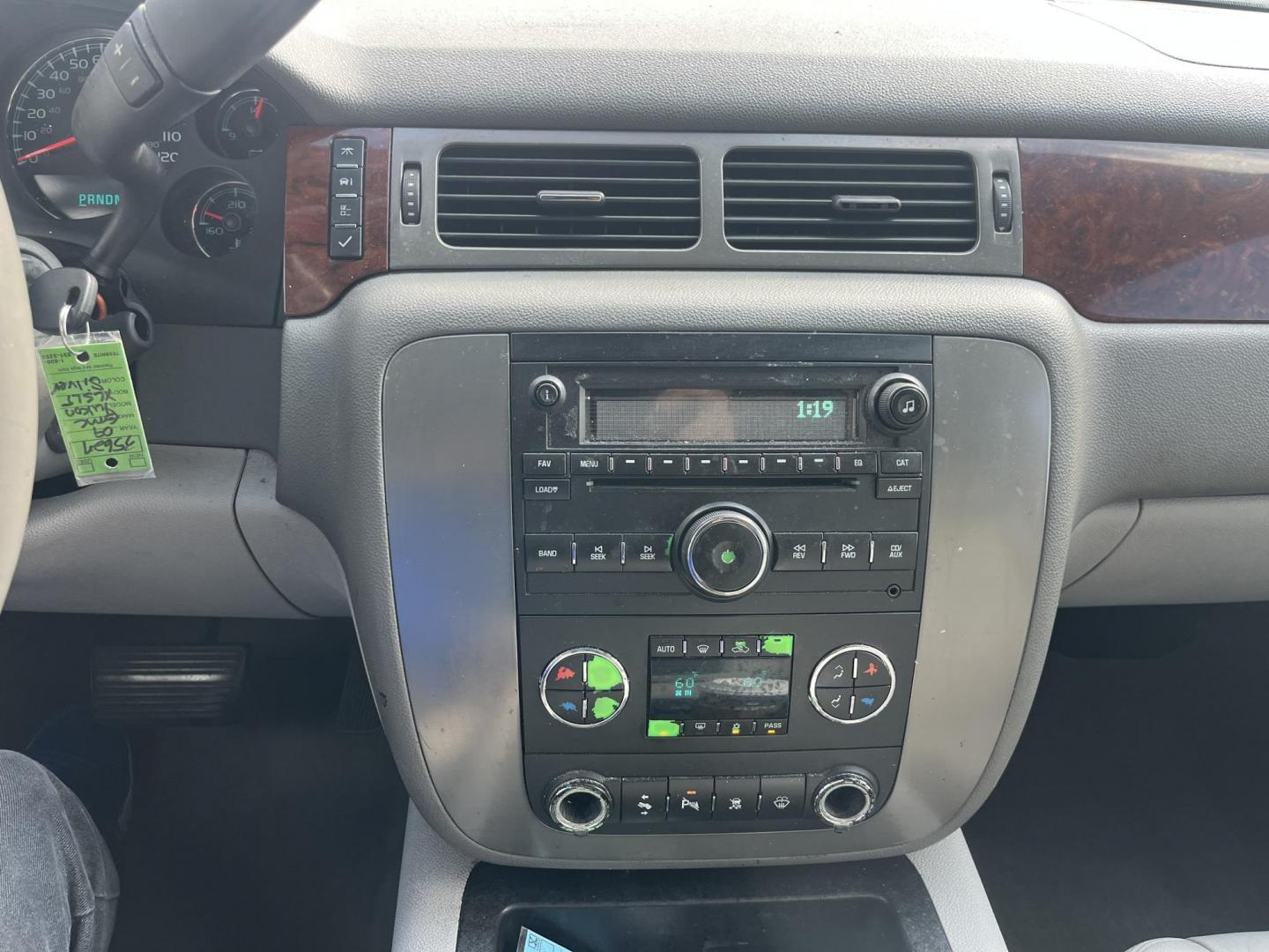 2009 GMC Yukon XL SLT-1 1/2 Ton 2WD (1GKFC36089J) with an 5.3L V8 OHV 16V FFV engine, 4-Speed Automatic transmission, located at 14700 Tomball Parkway 249, Houston, TX, 77086, (281) 444-2200, 29.928619, -95.504074 - Photo#14