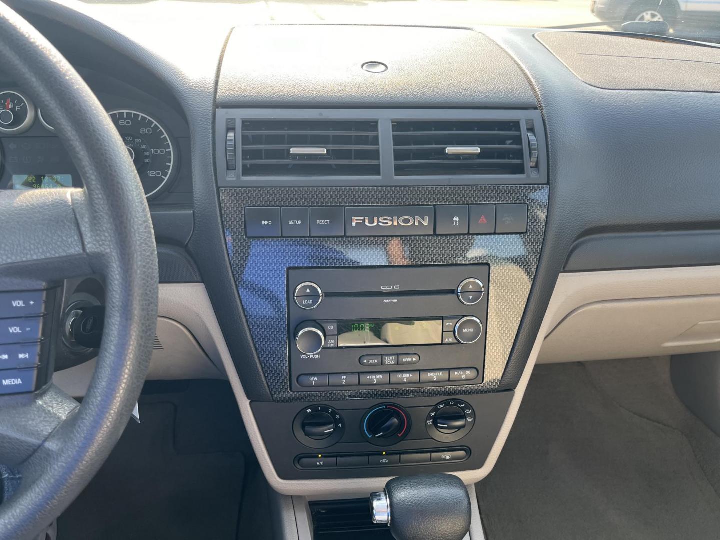 2009 Ford Fusion V6 SE (3FAHP07169R) with an 3.0L V6 DOHC 24V engine, AUTOMATIC transmission, located at 14700 Tomball Parkway 249, Houston, TX, 77086, (281) 444-2200, 29.928619, -95.504074 - Photo#13