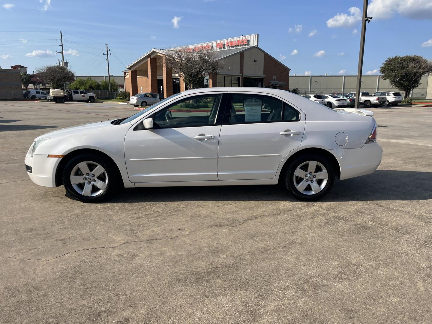2009 Ford Fusion V6 SE (3FAHP07169R) with an 3.0L V6 DOHC 24V engine, AUTOMATIC transmission, located at 14700 Tomball Parkway 249, Houston, TX, 77086, (281) 444-2200, 29.928619, -95.504074 - Photo#3