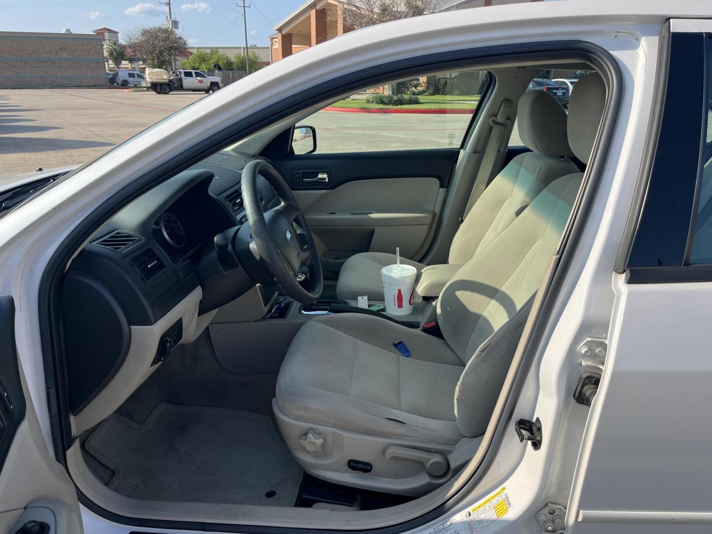 2009 Ford Fusion V6 SE (3FAHP07169R) with an 3.0L V6 DOHC 24V engine, AUTOMATIC transmission, located at 14700 Tomball Parkway 249, Houston, TX, 77086, (281) 444-2200, 29.928619, -95.504074 - Photo#7