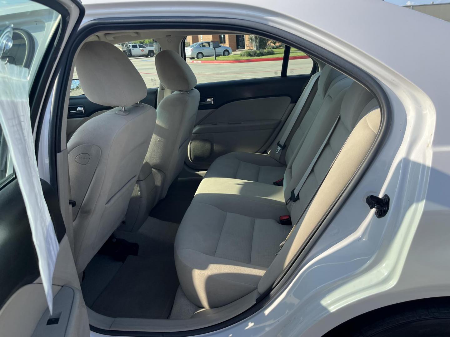 2009 Ford Fusion V6 SE (3FAHP07169R) with an 3.0L V6 DOHC 24V engine, AUTOMATIC transmission, located at 14700 Tomball Parkway 249, Houston, TX, 77086, (281) 444-2200, 29.928619, -95.504074 - Photo#9