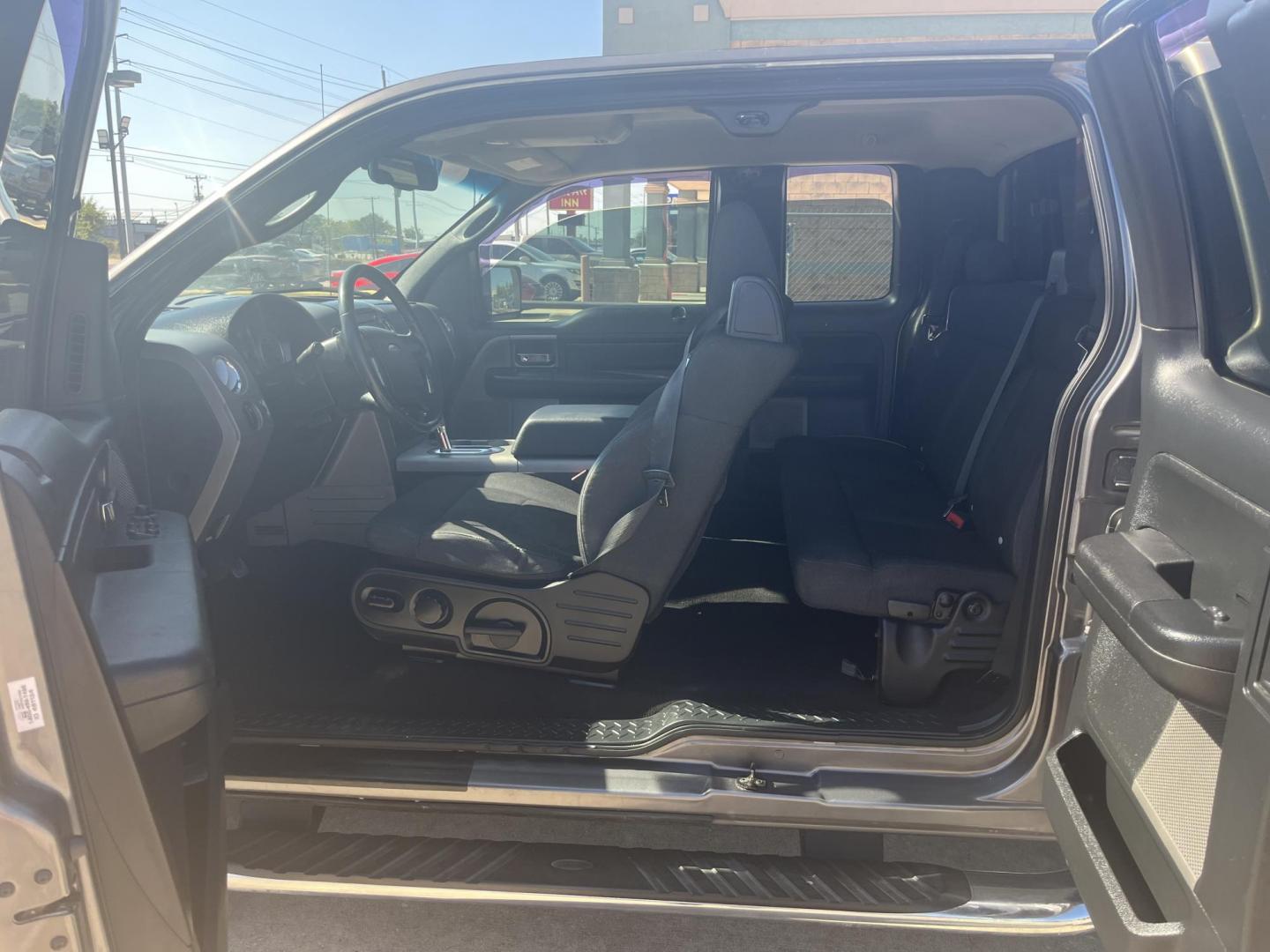 2008 Ford F-150 FX4 SuperCab (1FTPX14V78F) with an 5.4L V8 SOHC 24V FFV engine, 4-Speed Automatic Overdrive transmission, located at 14700 Tomball Parkway 249, Houston, TX, 77086, (281) 444-2200, 29.928619, -95.504074 - Photo#9