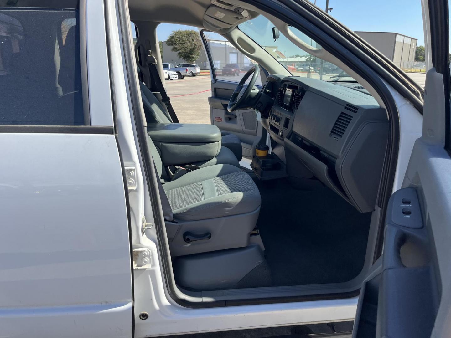 2007 Dodge Ram 1500 Laramie Quad Cab 2WD (1D7HA18P77S) with an 4.7L V8 SOHC 16V FFV engine, Automatic Overdrive transmission, located at 14700 Tomball Parkway 249, Houston, TX, 77086, (281) 444-2200, 29.928619, -95.504074 - Photo#11
