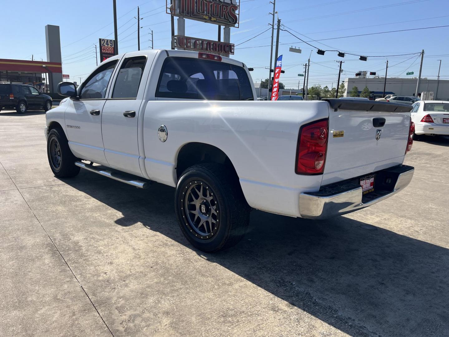 2007 Dodge Ram 1500 Laramie Quad Cab 2WD (1D7HA18P77S) with an 4.7L V8 SOHC 16V FFV engine, Automatic Overdrive transmission, located at 14700 Tomball Parkway 249, Houston, TX, 77086, (281) 444-2200, 29.928619, -95.504074 - Photo#4