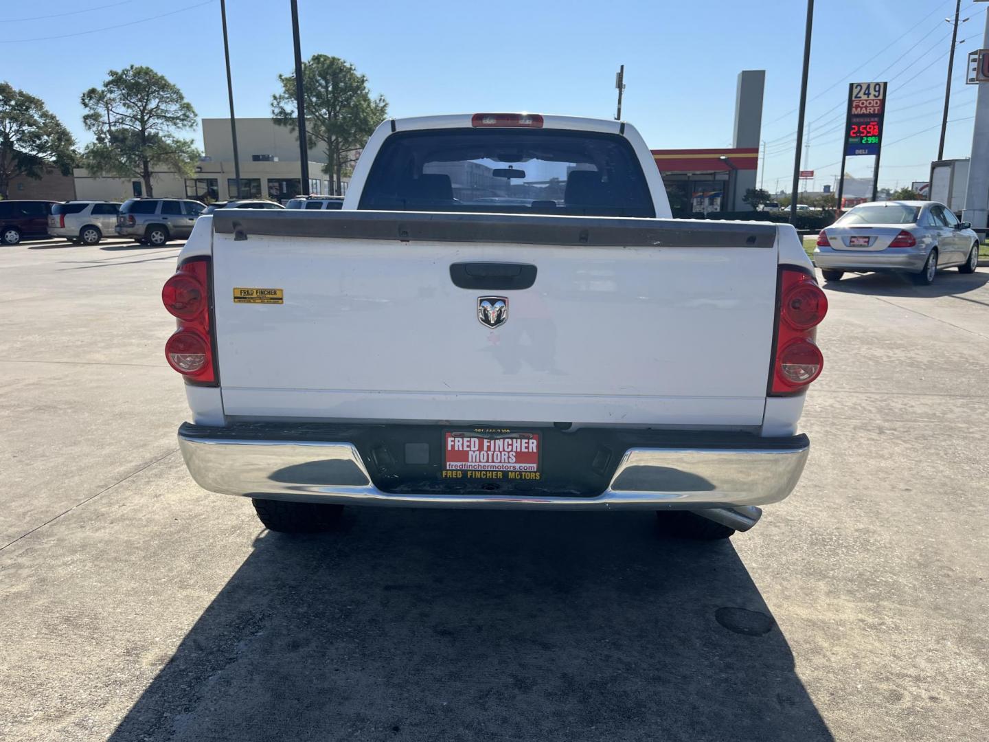 2007 Dodge Ram 1500 Laramie Quad Cab 2WD (1D7HA18P77S) with an 4.7L V8 SOHC 16V FFV engine, Automatic Overdrive transmission, located at 14700 Tomball Parkway 249, Houston, TX, 77086, (281) 444-2200, 29.928619, -95.504074 - Photo#5
