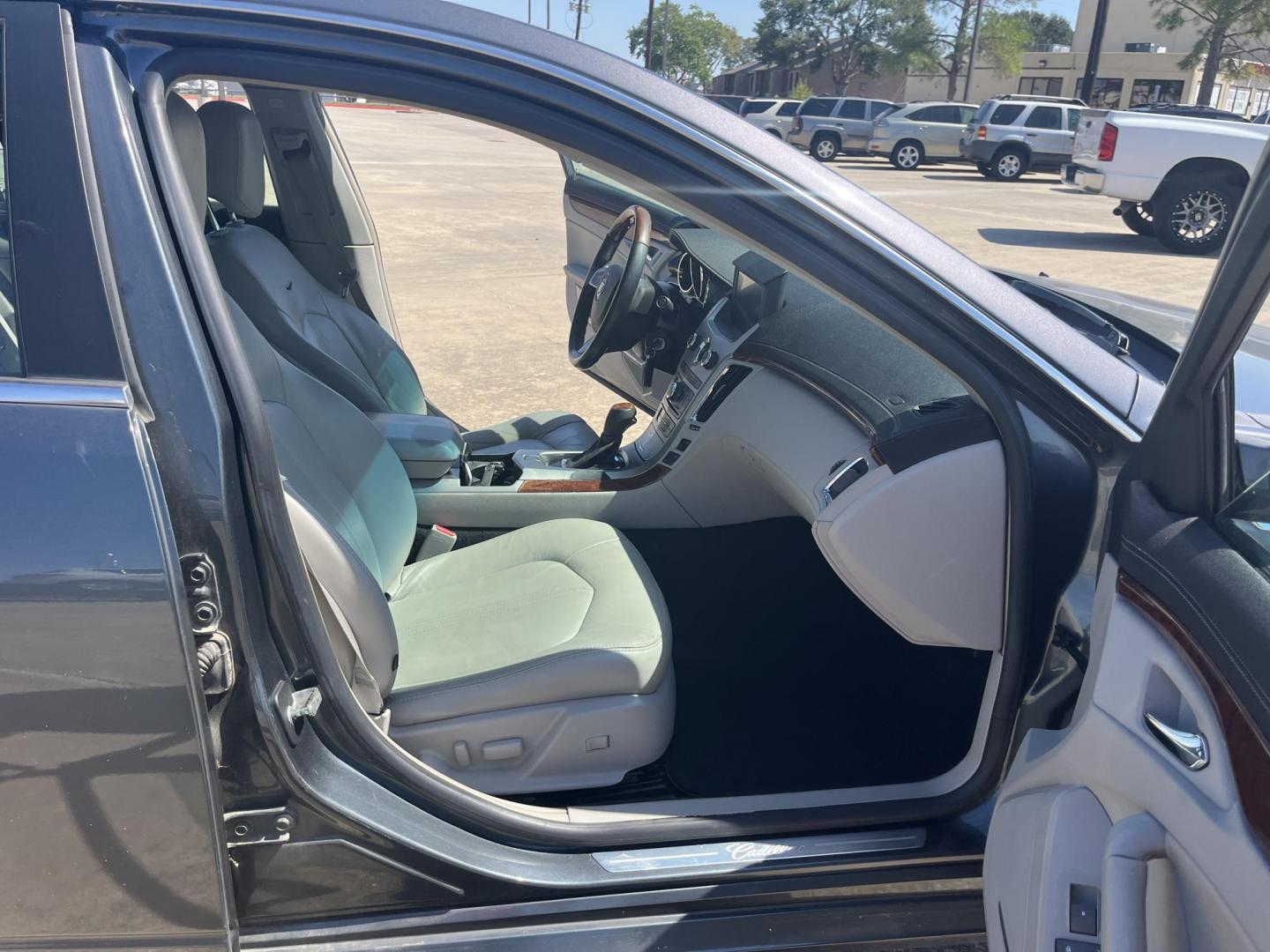 2009 Cadillac CTS 3.6L SFI with Navigation (1G6DJ577290) with an 3.6L V6 DOHC 24V engine, 5-Speed Automatic transmission, located at 14700 Tomball Parkway 249, Houston, TX, 77086, (281) 444-2200, 29.928619, -95.504074 - Photo#10
