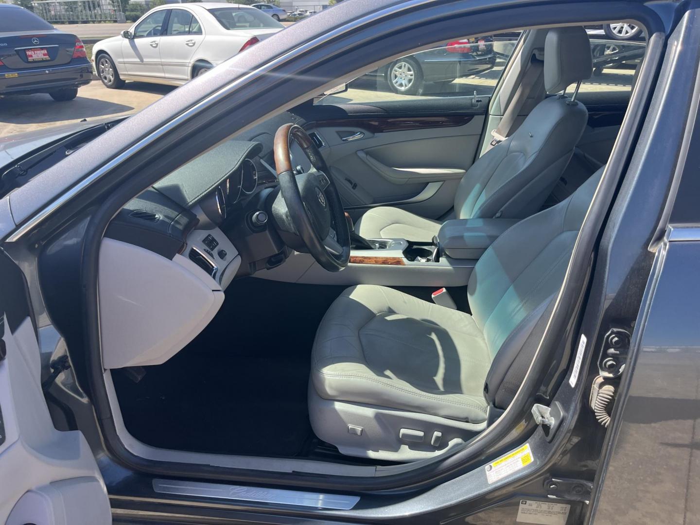 2009 Cadillac CTS 3.6L SFI with Navigation (1G6DJ577290) with an 3.6L V6 DOHC 24V engine, 5-Speed Automatic transmission, located at 14700 Tomball Parkway 249, Houston, TX, 77086, (281) 444-2200, 29.928619, -95.504074 - Photo#8