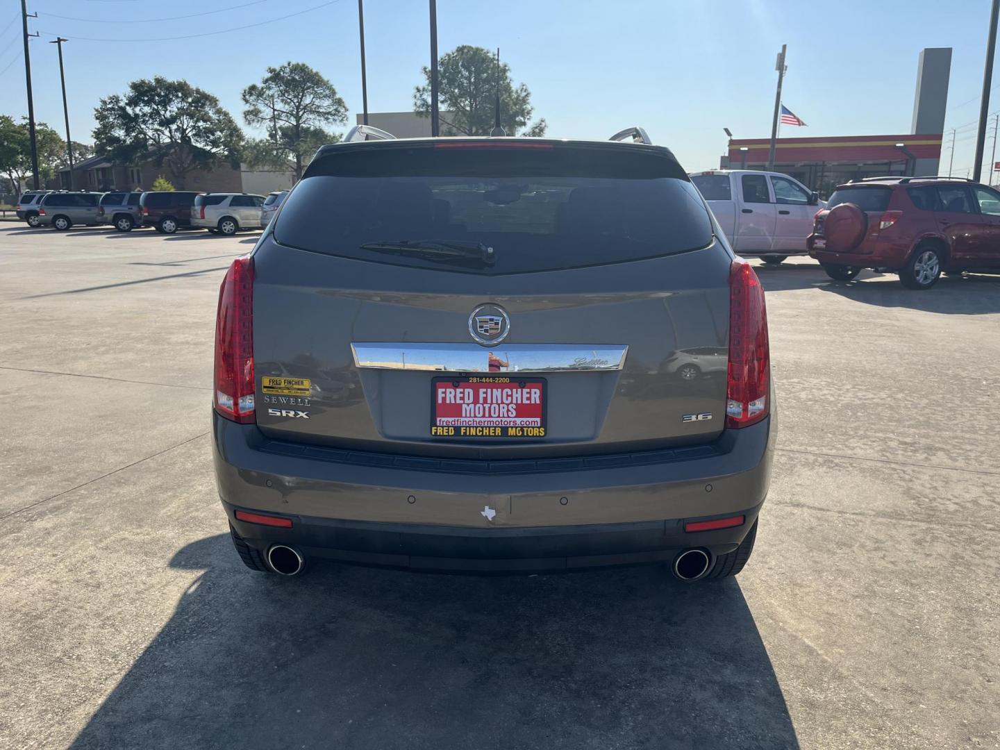 2014 Cadillac SRX Luxury Collection FWD (3GYFNBE30ES) with an 3.6L V6 DOHC 24V FFV engine, 6-Speed Automatic transmission, located at 14700 Tomball Parkway 249, Houston, TX, 77086, (281) 444-2200, 29.928619, -95.504074 - Photo#4