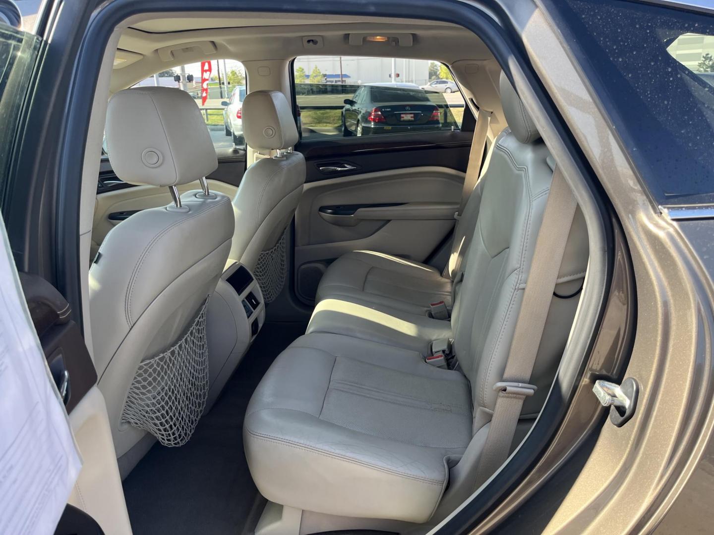 2014 Cadillac SRX Luxury Collection FWD (3GYFNBE30ES) with an 3.6L V6 DOHC 24V FFV engine, 6-Speed Automatic transmission, located at 14700 Tomball Parkway 249, Houston, TX, 77086, (281) 444-2200, 29.928619, -95.504074 - Photo#9