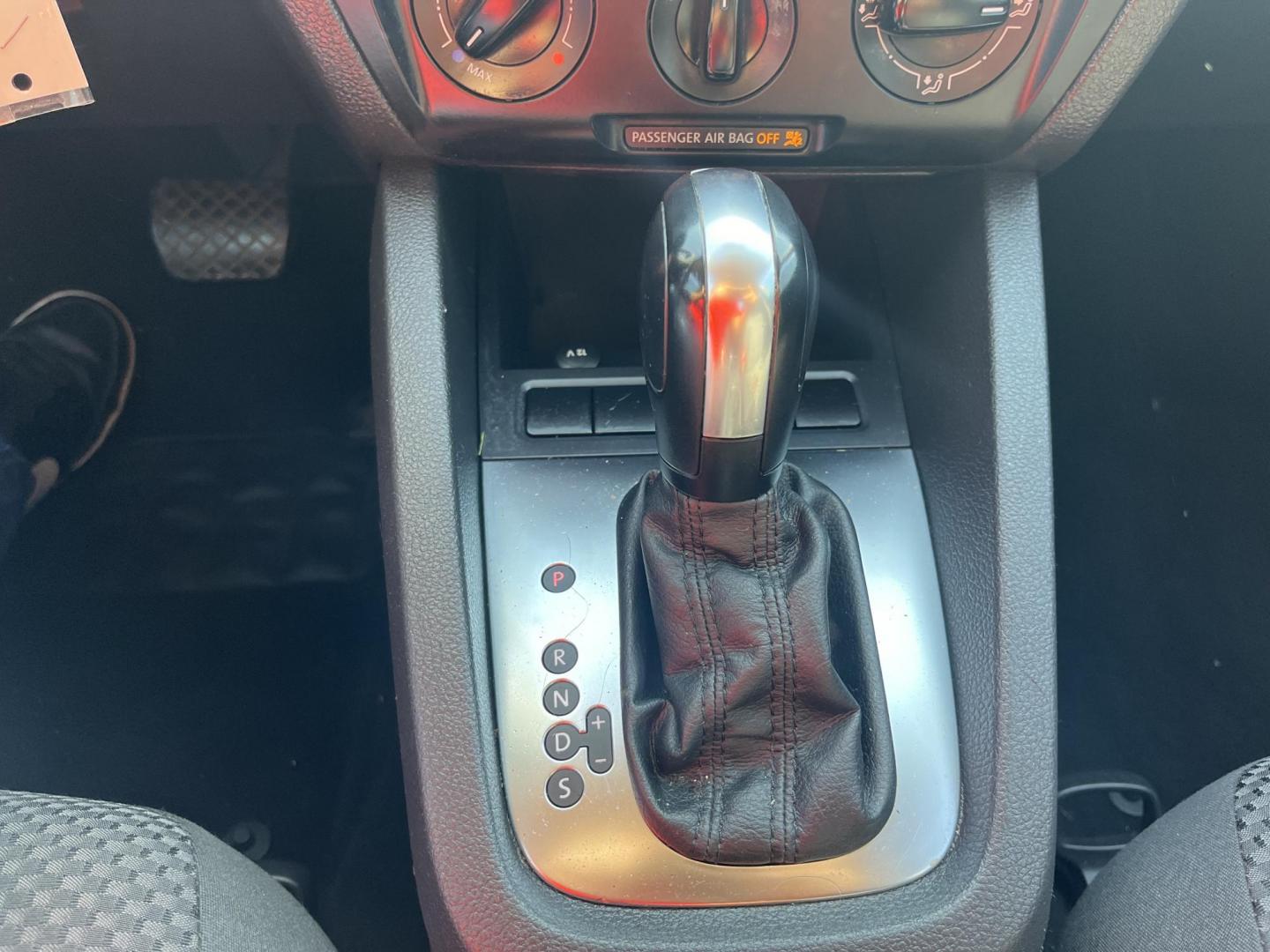 2013 Black /black Volkswagen Jetta S (3VW2K7AJ5DM) with an 2.0L L4 DOHC 20V engine, Automatic Overdrive transmission, located at 14700 Tomball Parkway 249, Houston, TX, 77086, (281) 444-2200, 29.928619, -95.504074 - Photo#15