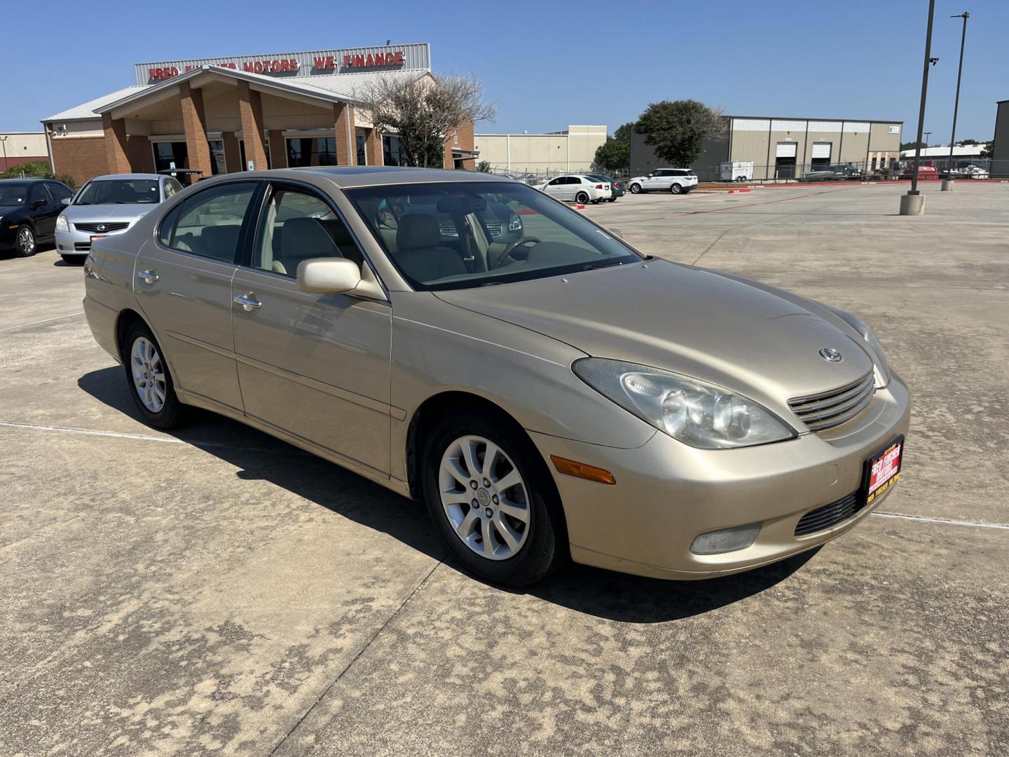 2002 GOLD /TAN Lexus ES 300 Sedan (JTHBF30G920) with an 3.0L V6 DOHC 24V engine, 5-Speed Automatic Overdrive transmission, located at 14700 Tomball Parkway 249, Houston, TX, 77086, (281) 444-2200, 29.928619, -95.504074 - Photo#0