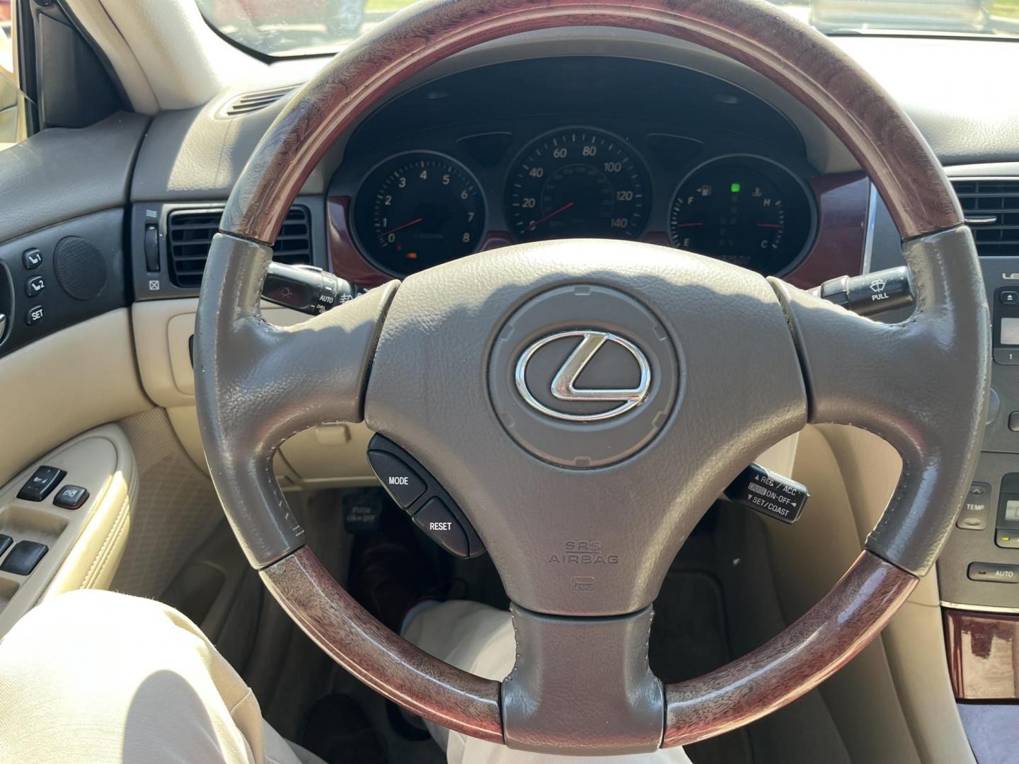2002 GOLD /TAN Lexus ES 300 Sedan (JTHBF30G920) with an 3.0L V6 DOHC 24V engine, 5-Speed Automatic Overdrive transmission, located at 14700 Tomball Parkway 249, Houston, TX, 77086, (281) 444-2200, 29.928619, -95.504074 - Photo#16