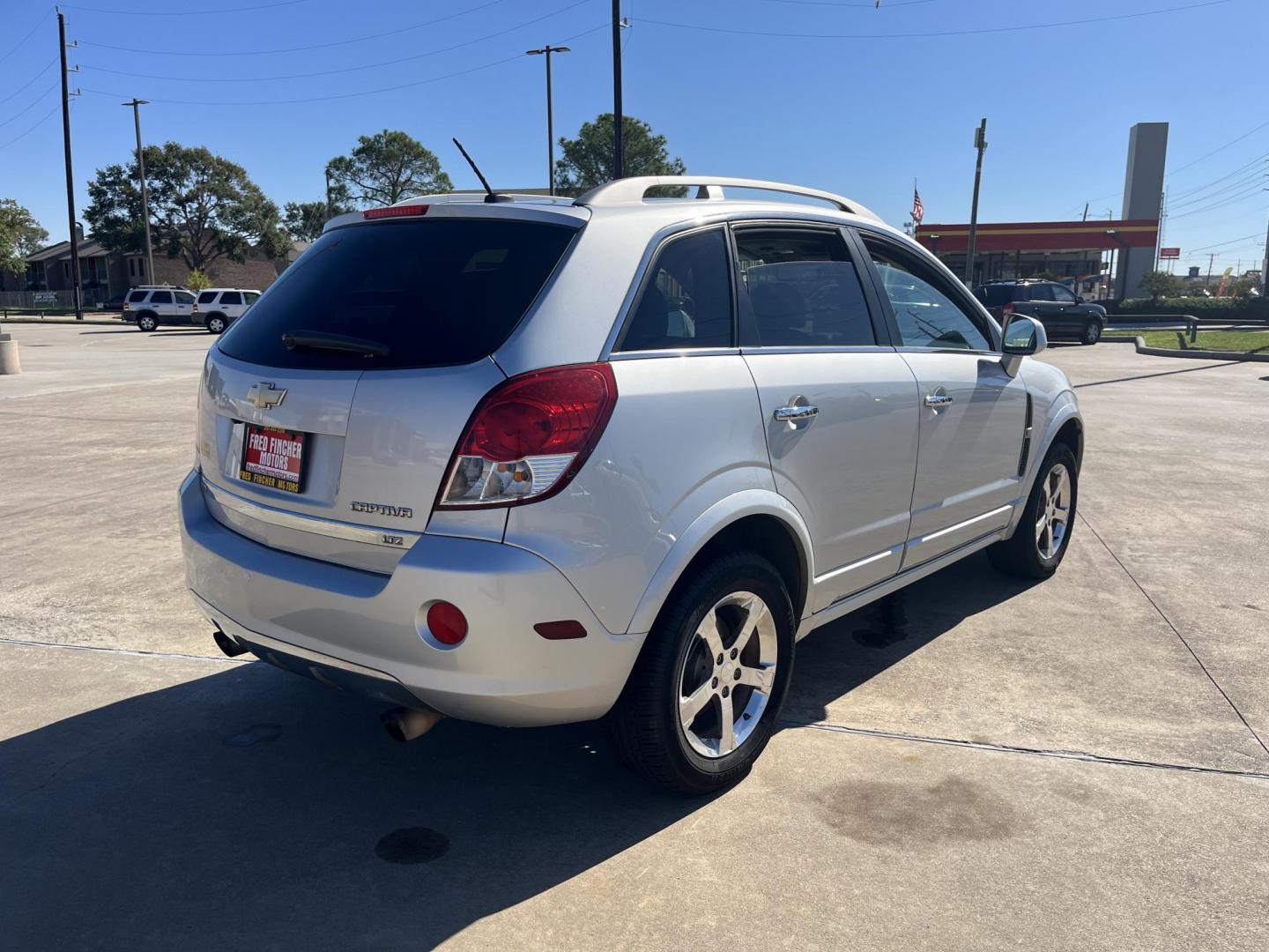 2012 SILVER /black Chevrolet Captiva Sport LTZ AWD (3GNFL4E51CS) with an 3.0L V6 DOHC 24V engine, 6-Speed Automatic transmission, located at 14700 Tomball Parkway 249, Houston, TX, 77086, (281) 444-2200, 29.928619, -95.504074 - Photo#5