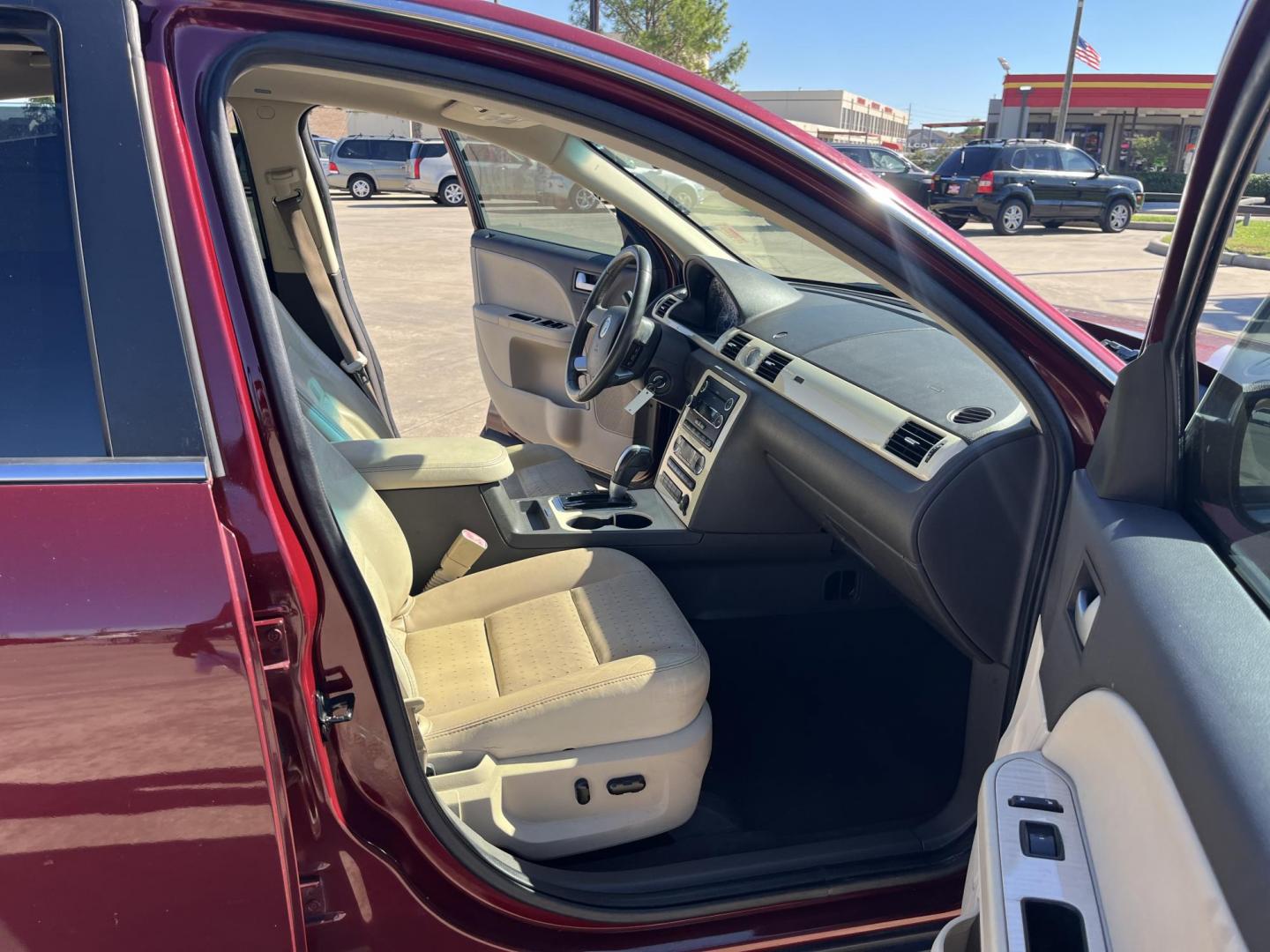 2008 maroom /TAN Mercury Sable Premier (1MEHM42W68G) with an 3.5L V6 DOHC 24V engine, 6-Speed Automatic Overdrive transmission, located at 14700 Tomball Parkway 249, Houston, TX, 77086, (281) 444-2200, 29.928619, -95.504074 - Photo#11