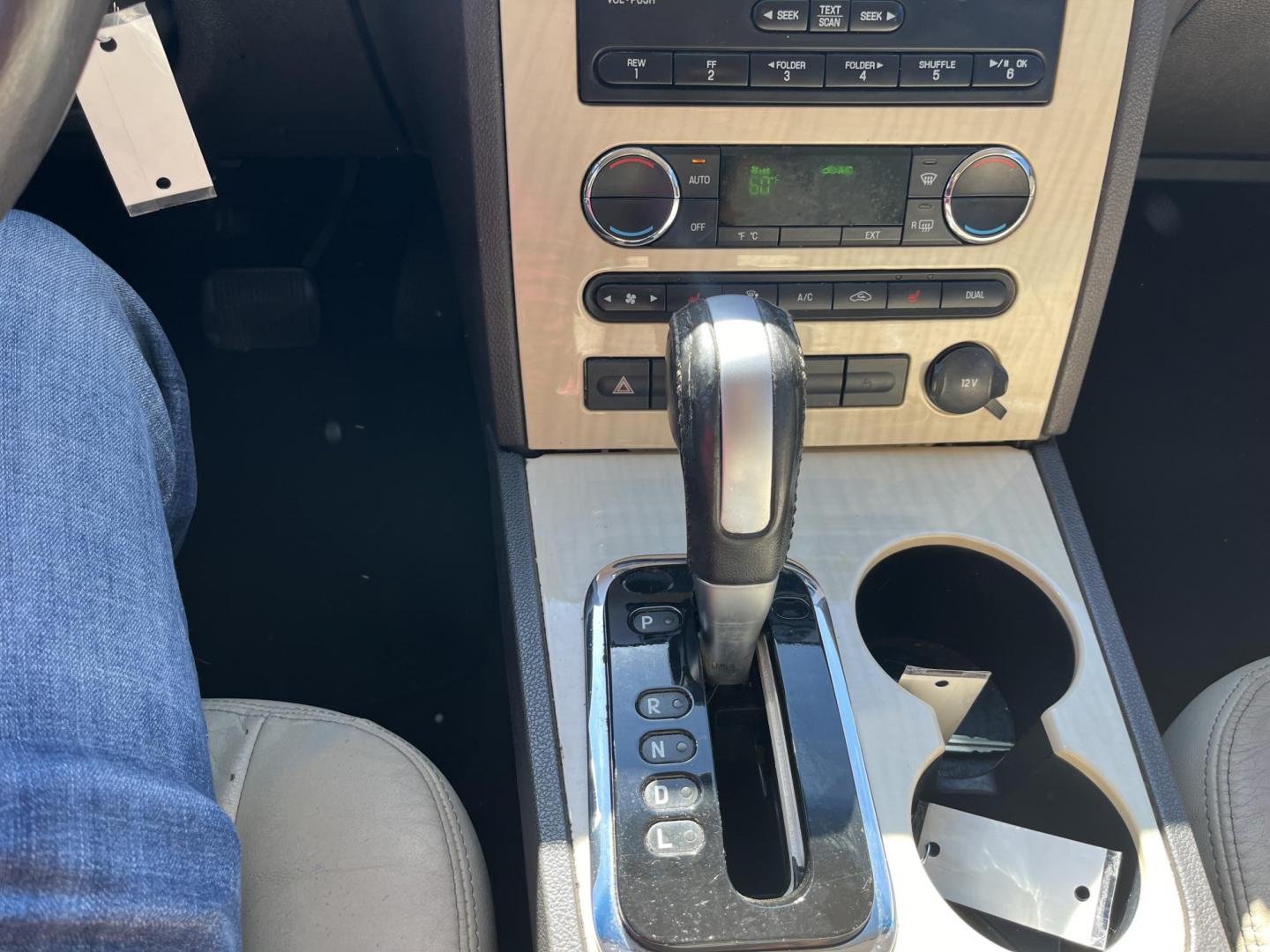 2008 maroom /TAN Mercury Sable Premier (1MEHM42W68G) with an 3.5L V6 DOHC 24V engine, 6-Speed Automatic Overdrive transmission, located at 14700 Tomball Parkway 249, Houston, TX, 77086, (281) 444-2200, 29.928619, -95.504074 - Photo#14