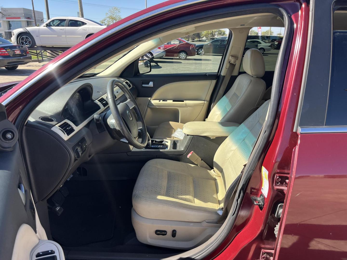 2008 maroom /TAN Mercury Sable Premier (1MEHM42W68G) with an 3.5L V6 DOHC 24V engine, 6-Speed Automatic Overdrive transmission, located at 14700 Tomball Parkway 249, Houston, TX, 77086, (281) 444-2200, 29.928619, -95.504074 - Photo#6