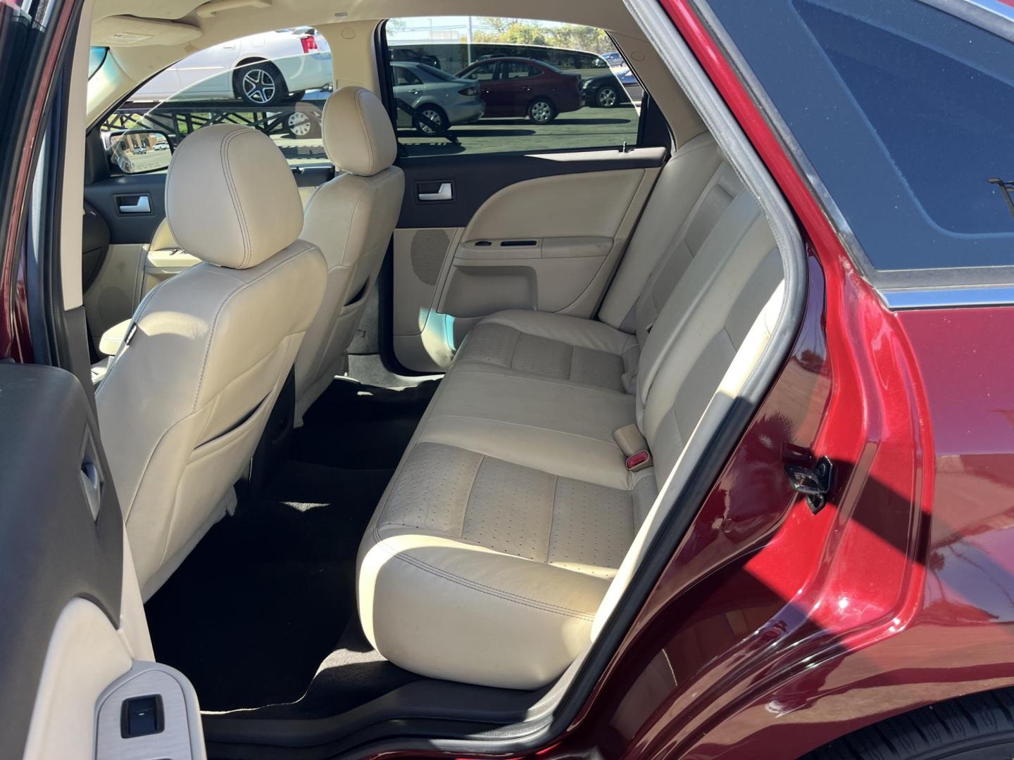 2008 maroom /TAN Mercury Sable Premier (1MEHM42W68G) with an 3.5L V6 DOHC 24V engine, 6-Speed Automatic Overdrive transmission, located at 14700 Tomball Parkway 249, Houston, TX, 77086, (281) 444-2200, 29.928619, -95.504074 - Photo#9