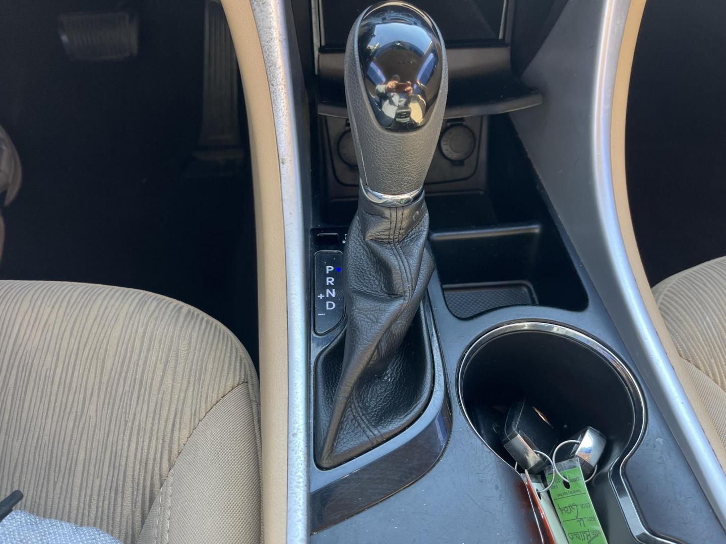 2014 red /TAN Hyundai Sonata GLS (5NPEB4AC5EH) with an 2.4L L4 DOHC 16V engine, 6-Speed Automatic transmission, located at 14700 Tomball Parkway 249, Houston, TX, 77086, (281) 444-2200, 29.928619, -95.504074 - Photo#13
