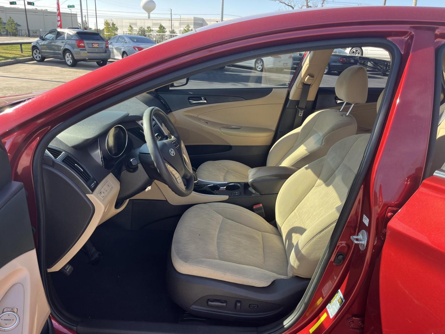2014 red /TAN Hyundai Sonata GLS (5NPEB4AC5EH) with an 2.4L L4 DOHC 16V engine, 6-Speed Automatic transmission, located at 14700 Tomball Parkway 249, Houston, TX, 77086, (281) 444-2200, 29.928619, -95.504074 - Photo#6