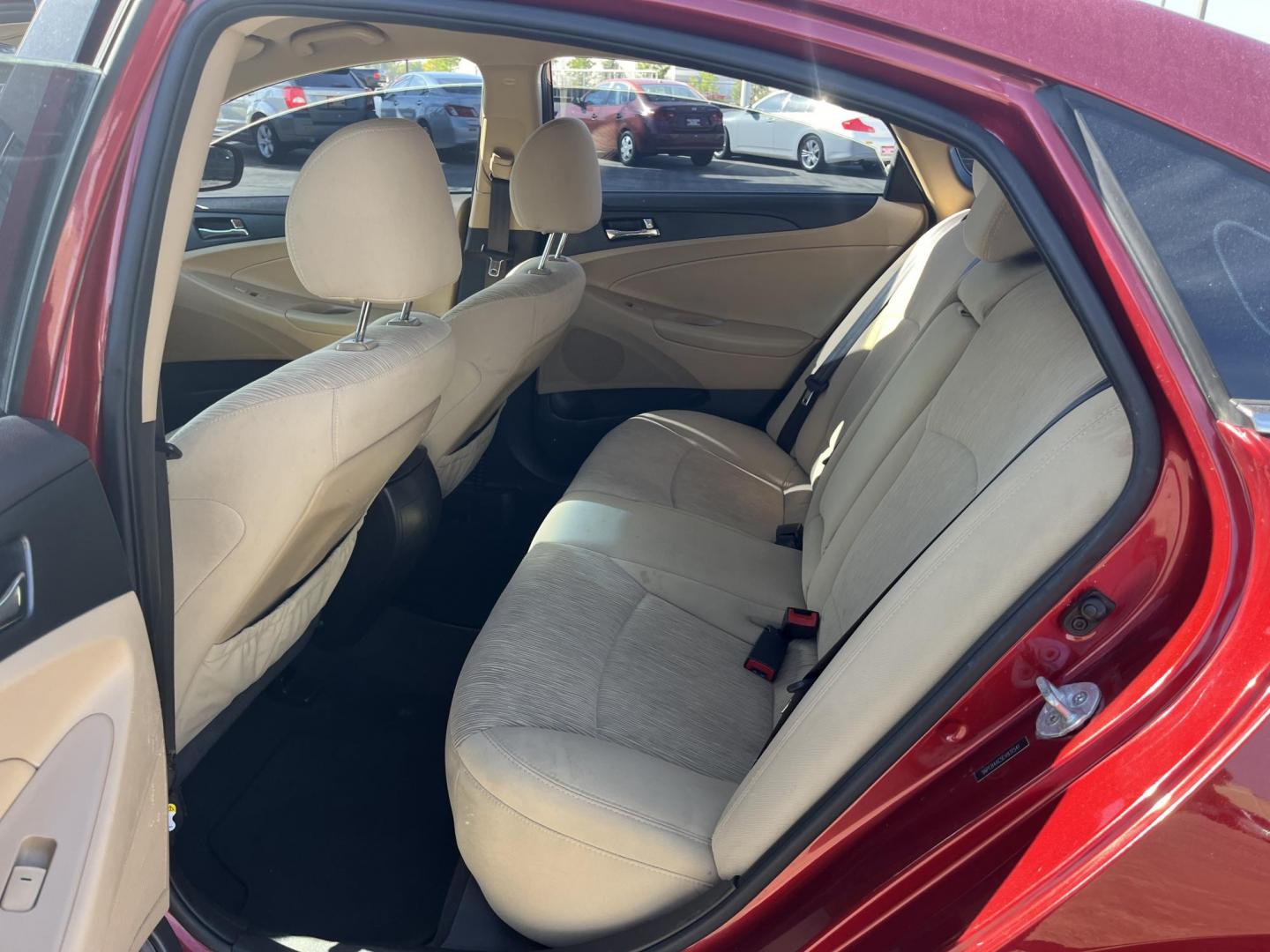 2014 red /TAN Hyundai Sonata GLS (5NPEB4AC5EH) with an 2.4L L4 DOHC 16V engine, 6-Speed Automatic transmission, located at 14700 Tomball Parkway 249, Houston, TX, 77086, (281) 444-2200, 29.928619, -95.504074 - Photo#9