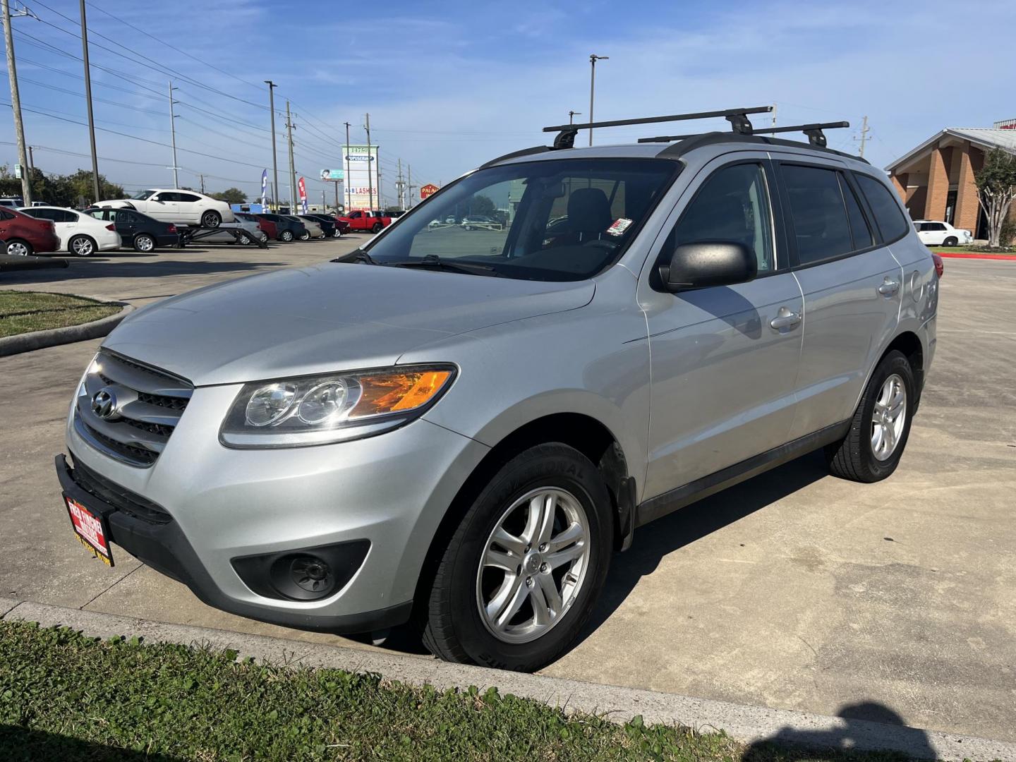 2012 silver /TAN Hyundai Santa Fe GLS 3.5 4WD (5XYZGDAG0CG) with an 3.5L V6 DOHC 24V engine, 6-Speed Automatic transmission, located at 14700 Tomball Parkway 249, Houston, TX, 77086, (281) 444-2200, 29.928619, -95.504074 - Photo#2