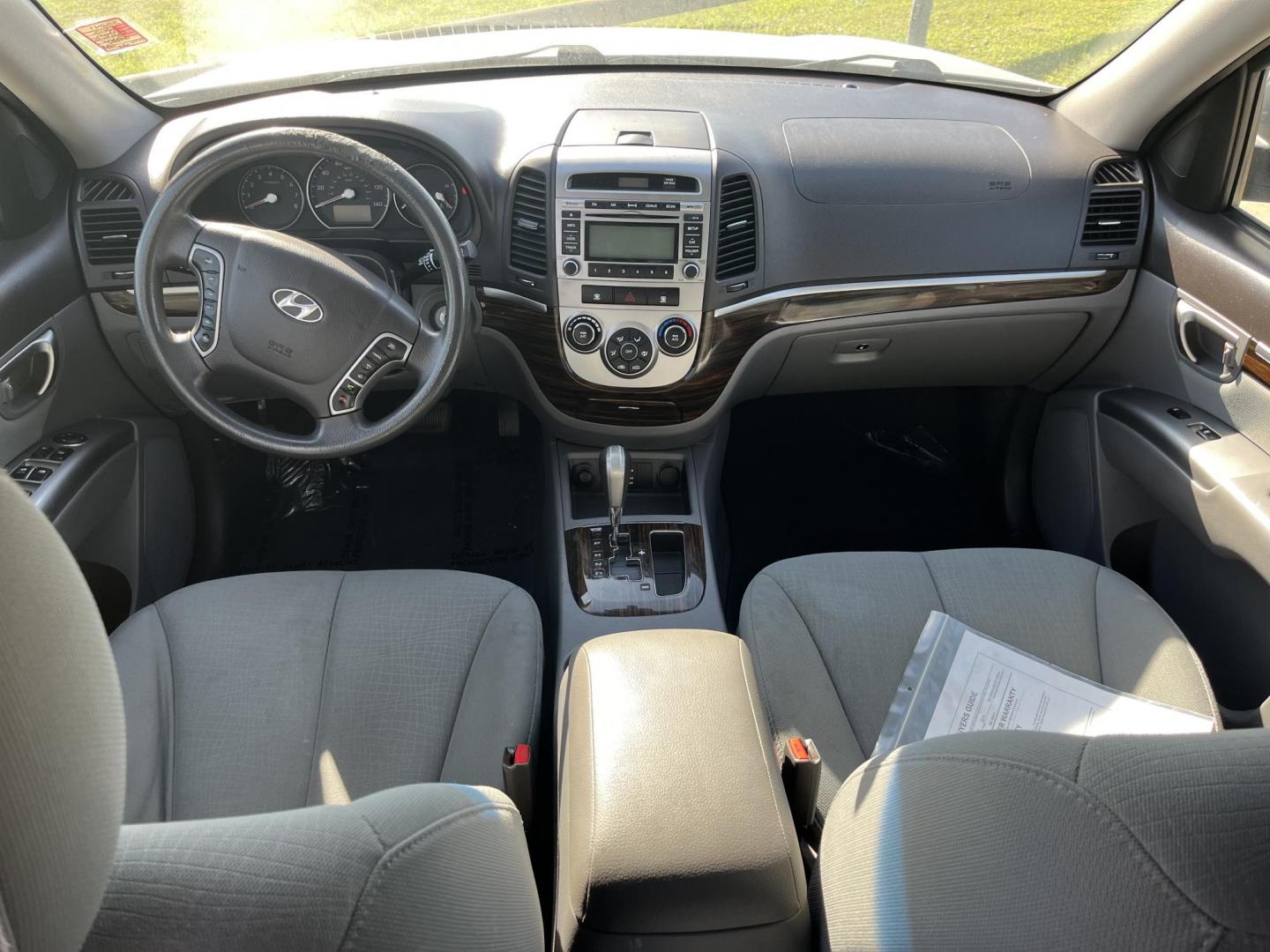 2012 silver /TAN Hyundai Santa Fe GLS 3.5 4WD (5XYZGDAG0CG) with an 3.5L V6 DOHC 24V engine, 6-Speed Automatic transmission, located at 14700 Tomball Parkway 249, Houston, TX, 77086, (281) 444-2200, 29.928619, -95.504074 - Photo#11