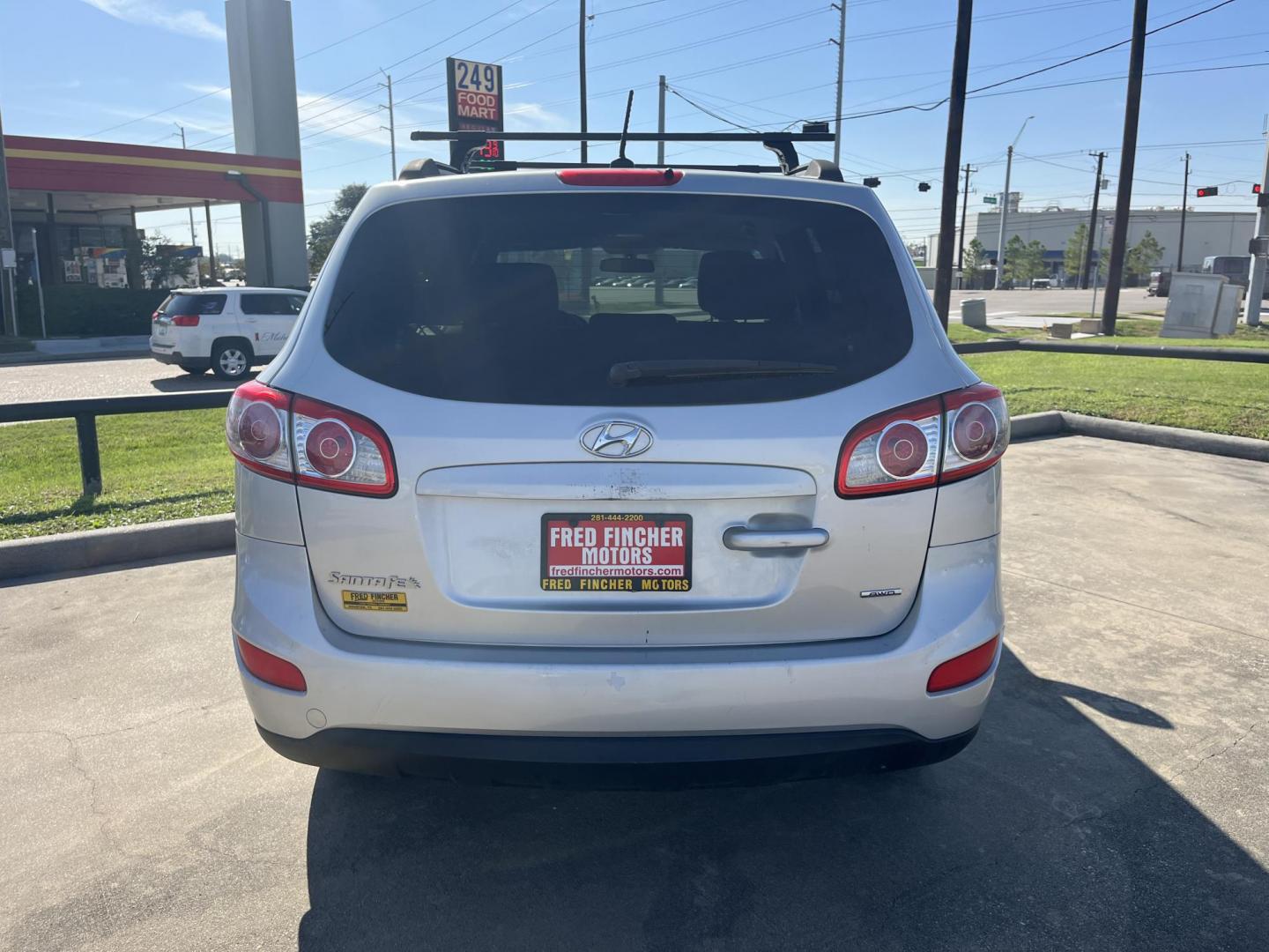 2012 silver /TAN Hyundai Santa Fe GLS 3.5 4WD (5XYZGDAG0CG) with an 3.5L V6 DOHC 24V engine, 6-Speed Automatic transmission, located at 14700 Tomball Parkway 249, Houston, TX, 77086, (281) 444-2200, 29.928619, -95.504074 - Photo#4