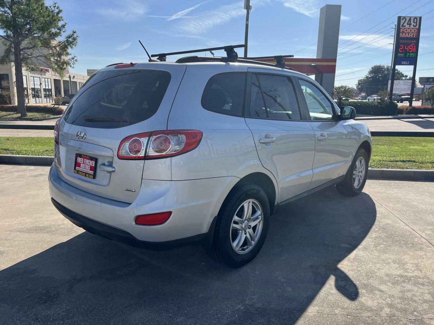 2012 silver /TAN Hyundai Santa Fe GLS 3.5 4WD (5XYZGDAG0CG) with an 3.5L V6 DOHC 24V engine, 6-Speed Automatic transmission, located at 14700 Tomball Parkway 249, Houston, TX, 77086, (281) 444-2200, 29.928619, -95.504074 - Photo#5