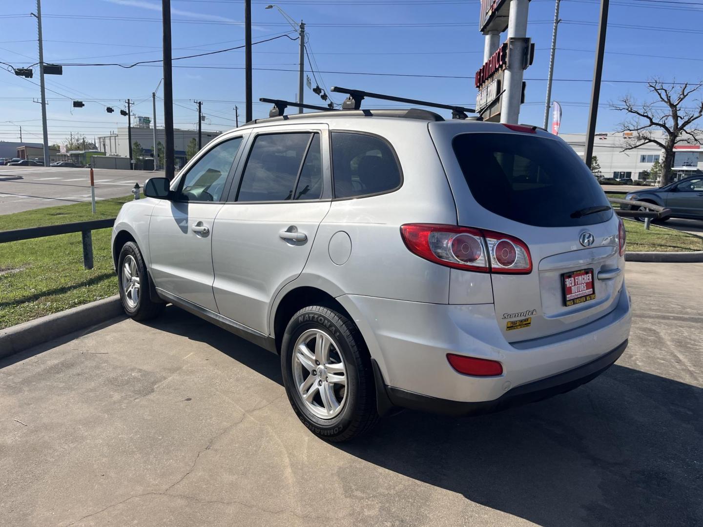 2012 silver /TAN Hyundai Santa Fe GLS 3.5 4WD (5XYZGDAG0CG) with an 3.5L V6 DOHC 24V engine, 6-Speed Automatic transmission, located at 14700 Tomball Parkway 249, Houston, TX, 77086, (281) 444-2200, 29.928619, -95.504074 - Photo#9