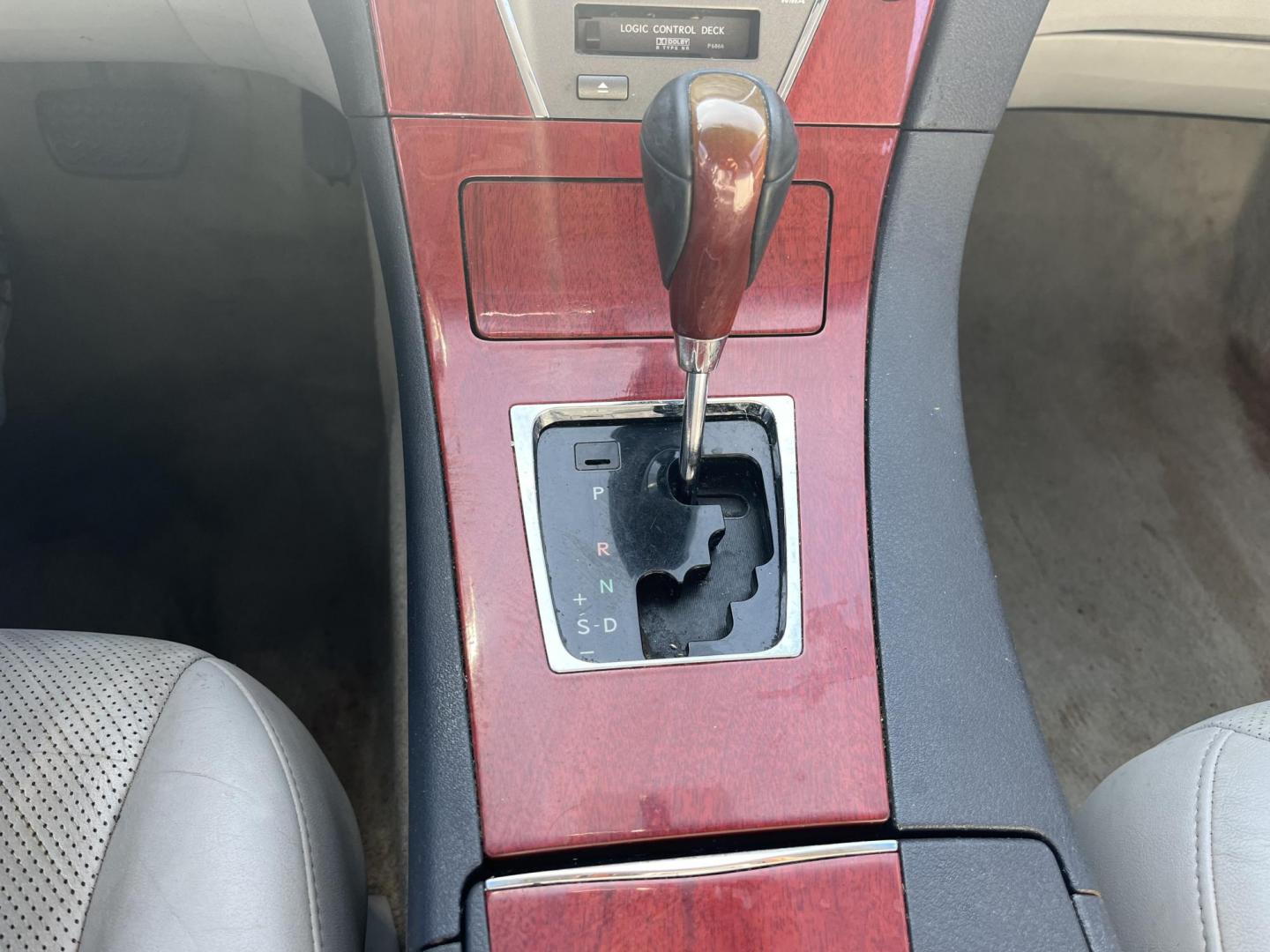 2009 silver /gray Lexus ES 350 Sedan (JTHBJ46G692) with an 3.5L V6 DOHC 24V engine, 6-Speed Automatic Overdrive transmission, located at 14700 Tomball Parkway 249, Houston, TX, 77086, (281) 444-2200, 29.928619, -95.504074 - Photo#12