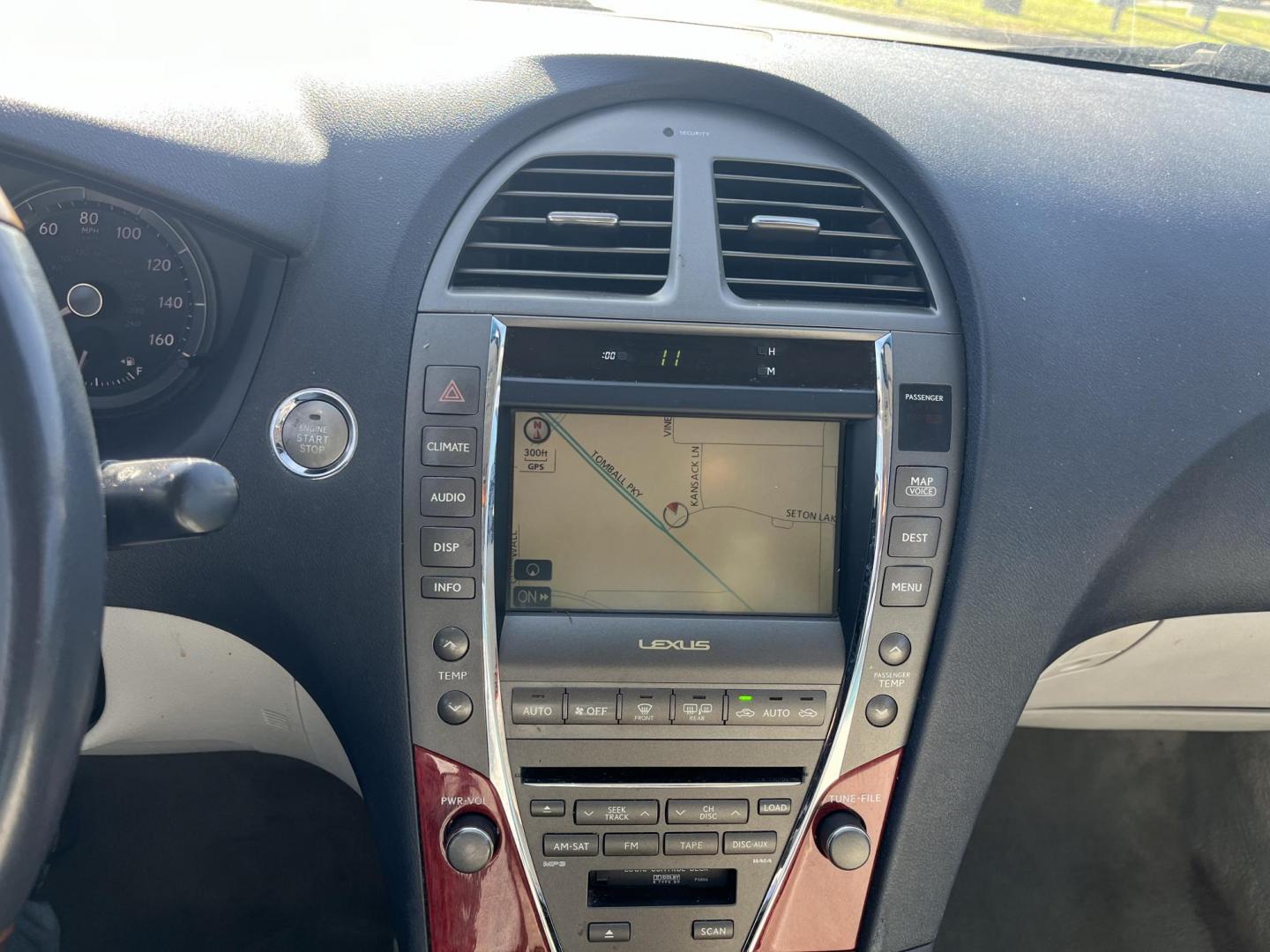 2009 silver /gray Lexus ES 350 Sedan (JTHBJ46G692) with an 3.5L V6 DOHC 24V engine, 6-Speed Automatic Overdrive transmission, located at 14700 Tomball Parkway 249, Houston, TX, 77086, (281) 444-2200, 29.928619, -95.504074 - Photo#14