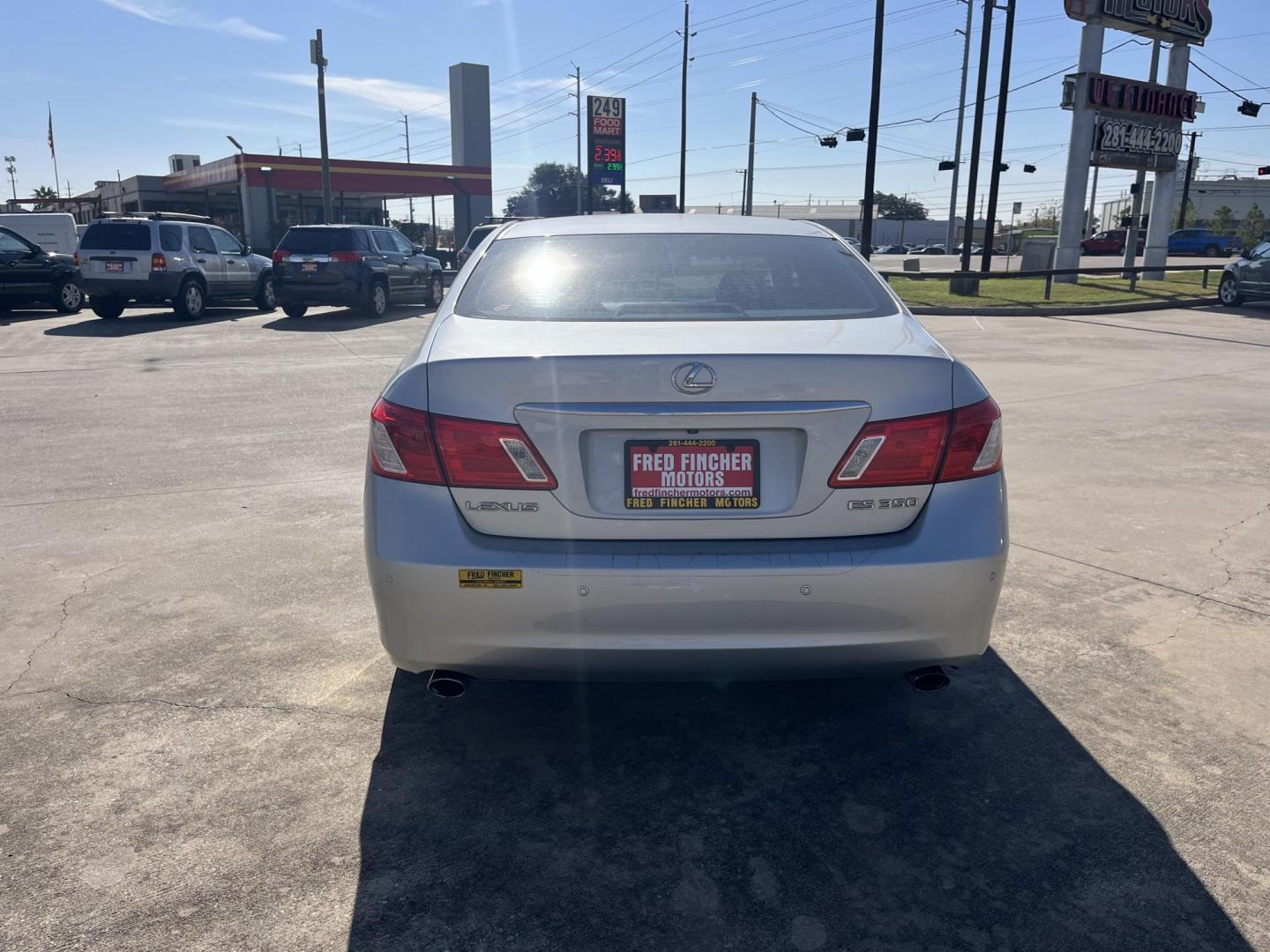 2009 silver /gray Lexus ES 350 Sedan (JTHBJ46G692) with an 3.5L V6 DOHC 24V engine, 6-Speed Automatic Overdrive transmission, located at 14700 Tomball Parkway 249, Houston, TX, 77086, (281) 444-2200, 29.928619, -95.504074 - Photo#5