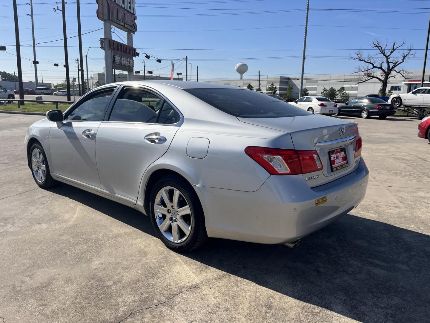 2009 silver /gray Lexus ES 350 Sedan (JTHBJ46G692) with an 3.5L V6 DOHC 24V engine, 6-Speed Automatic Overdrive transmission, located at 14700 Tomball Parkway 249, Houston, TX, 77086, (281) 444-2200, 29.928619, -95.504074 - Photo#7