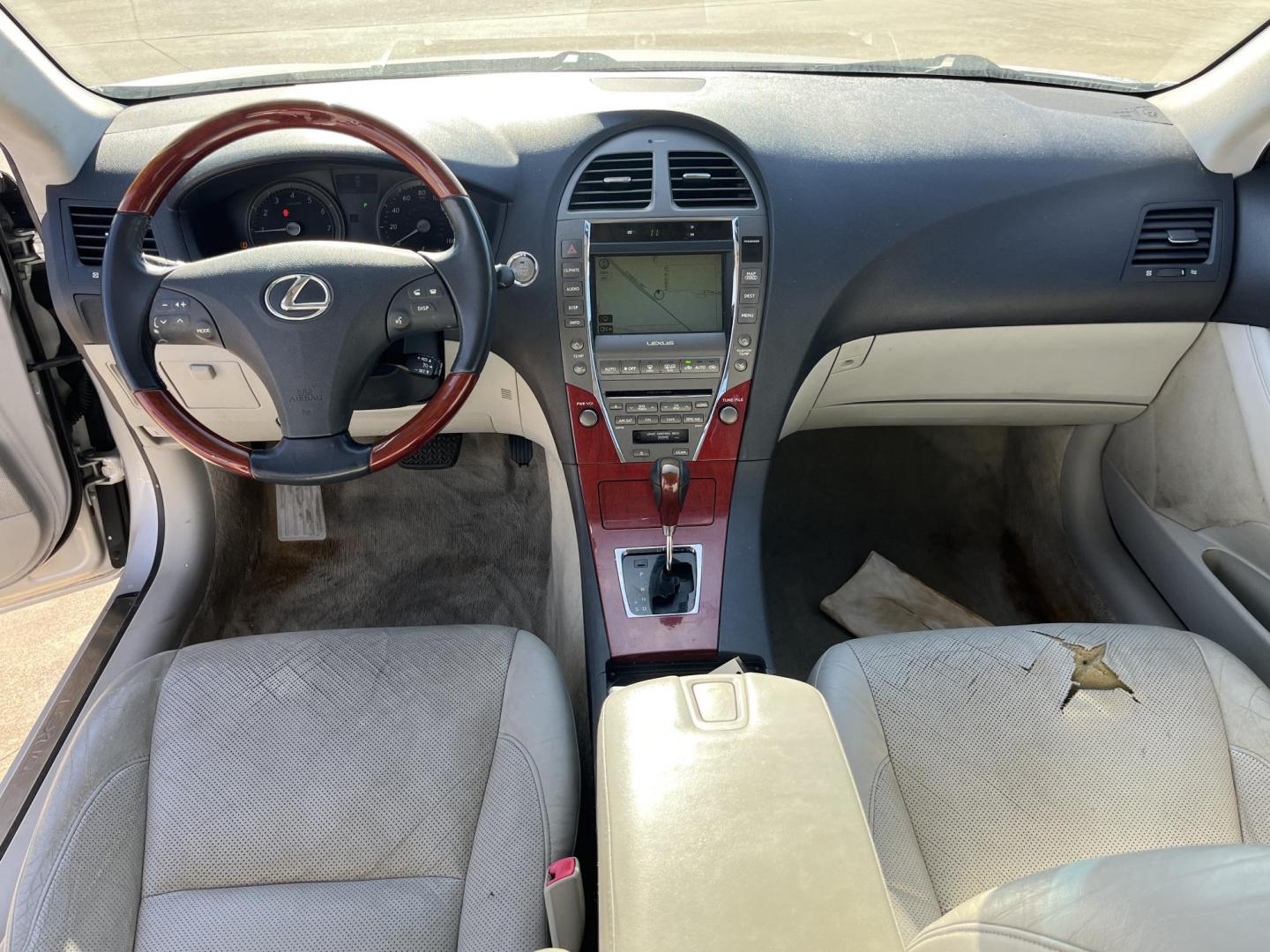 2009 silver /gray Lexus ES 350 Sedan (JTHBJ46G692) with an 3.5L V6 DOHC 24V engine, 6-Speed Automatic Overdrive transmission, located at 14700 Tomball Parkway 249, Houston, TX, 77086, (281) 444-2200, 29.928619, -95.504074 - Photo#8