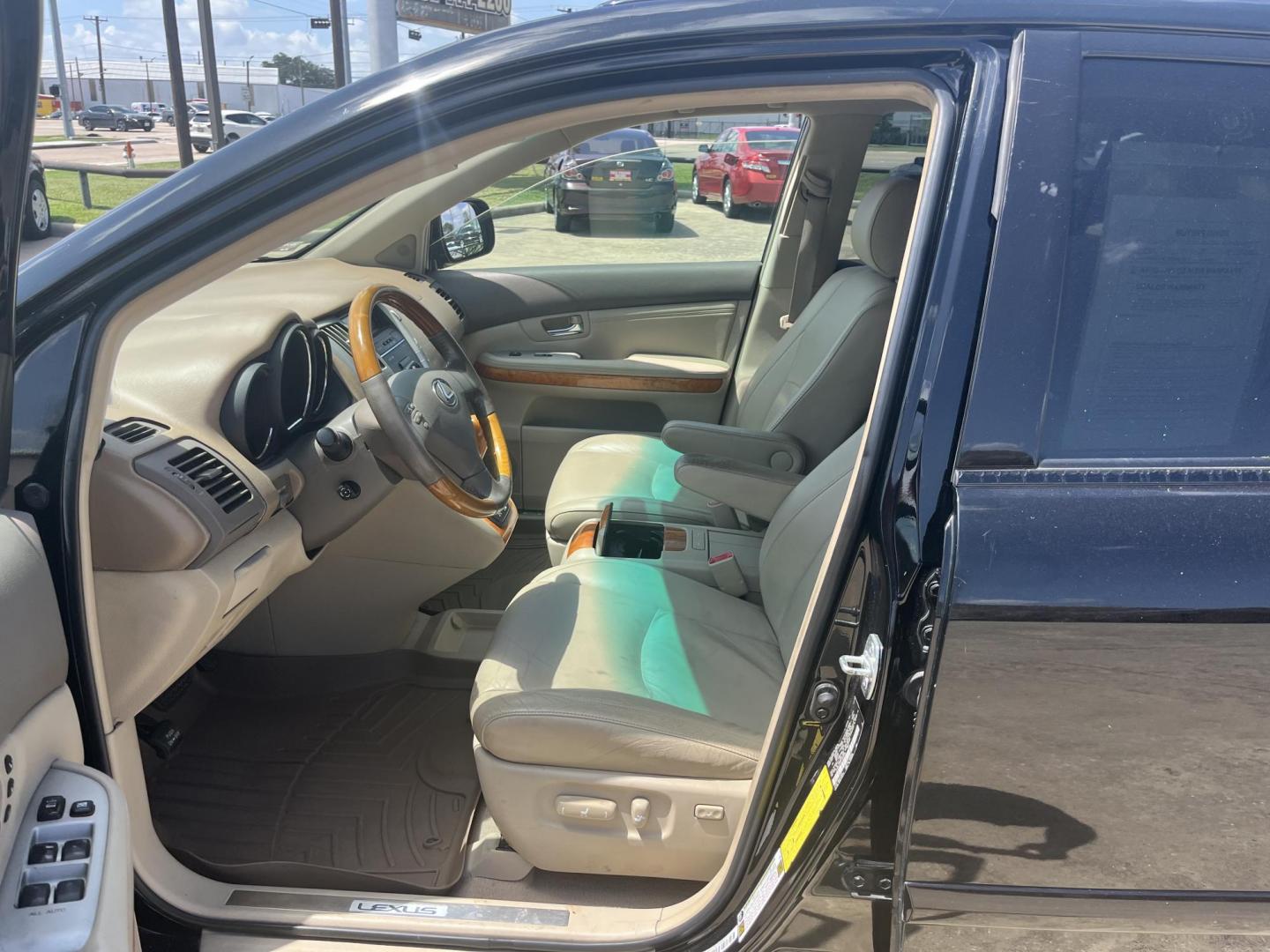 2009 black /TAN Lexus RX 350 FWD (2T2GK31U89C) with an 3.5L V6 DOHC 24V engine, 5-Speed Automatic Overdrive transmission, located at 14700 Tomball Parkway 249, Houston, TX, 77086, (281) 444-2200, 29.928619, -95.504074 - Photo#8