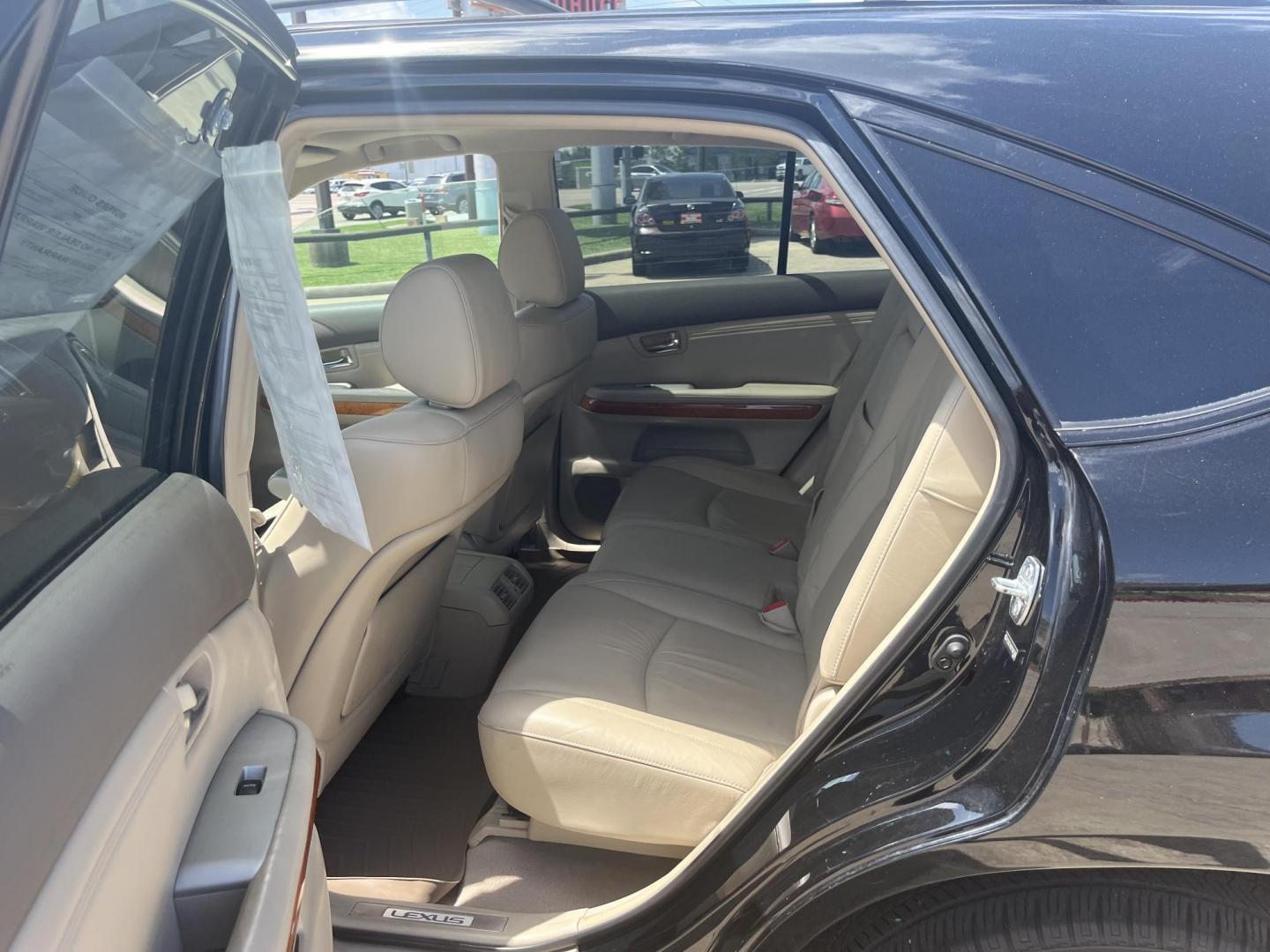 2009 black /TAN Lexus RX 350 FWD (2T2GK31U89C) with an 3.5L V6 DOHC 24V engine, 5-Speed Automatic Overdrive transmission, located at 14700 Tomball Parkway 249, Houston, TX, 77086, (281) 444-2200, 29.928619, -95.504074 - Photo#9