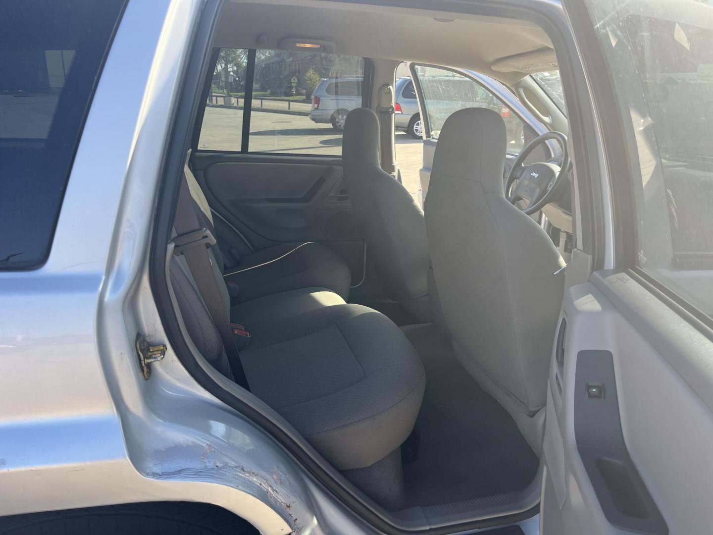 2004 silver /black Jeep Grand Cherokee Columbia Edition 2WD (1J4GX48S24C) with an 4.0L L6 OHV 12V engine, Automatic Overdrive transmission, located at 14700 Tomball Parkway 249, Houston, TX, 77086, (281) 444-2200, 29.928619, -95.504074 - Photo#10