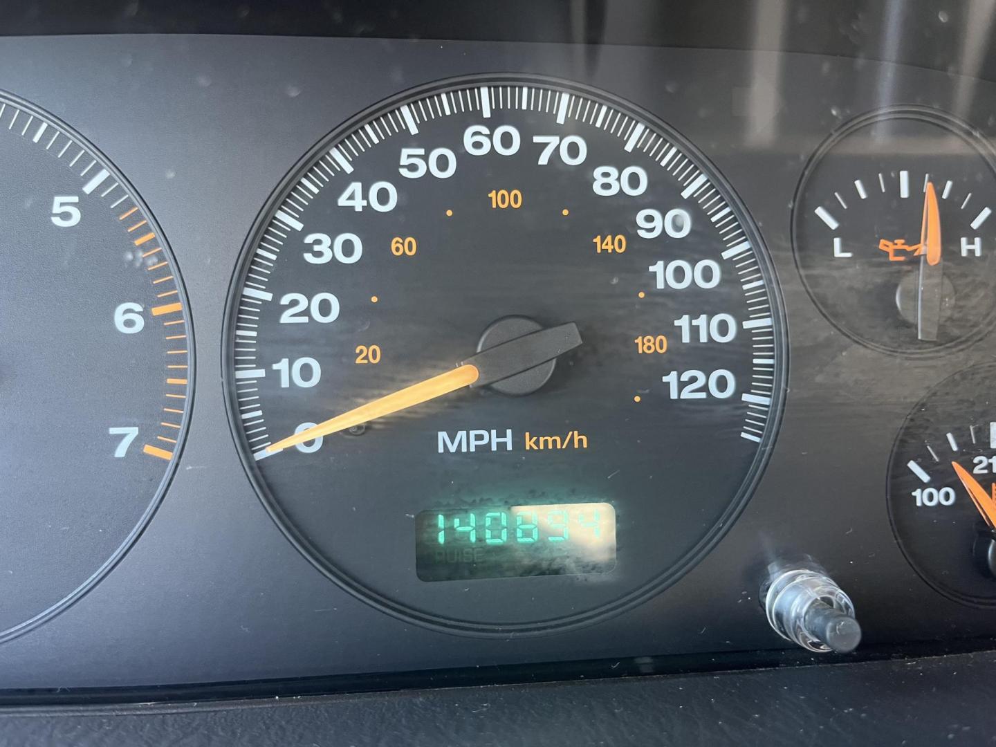 2004 silver /black Jeep Grand Cherokee Columbia Edition 2WD (1J4GX48S24C) with an 4.0L L6 OHV 12V engine, Automatic Overdrive transmission, located at 14700 Tomball Parkway 249, Houston, TX, 77086, (281) 444-2200, 29.928619, -95.504074 - Photo#16