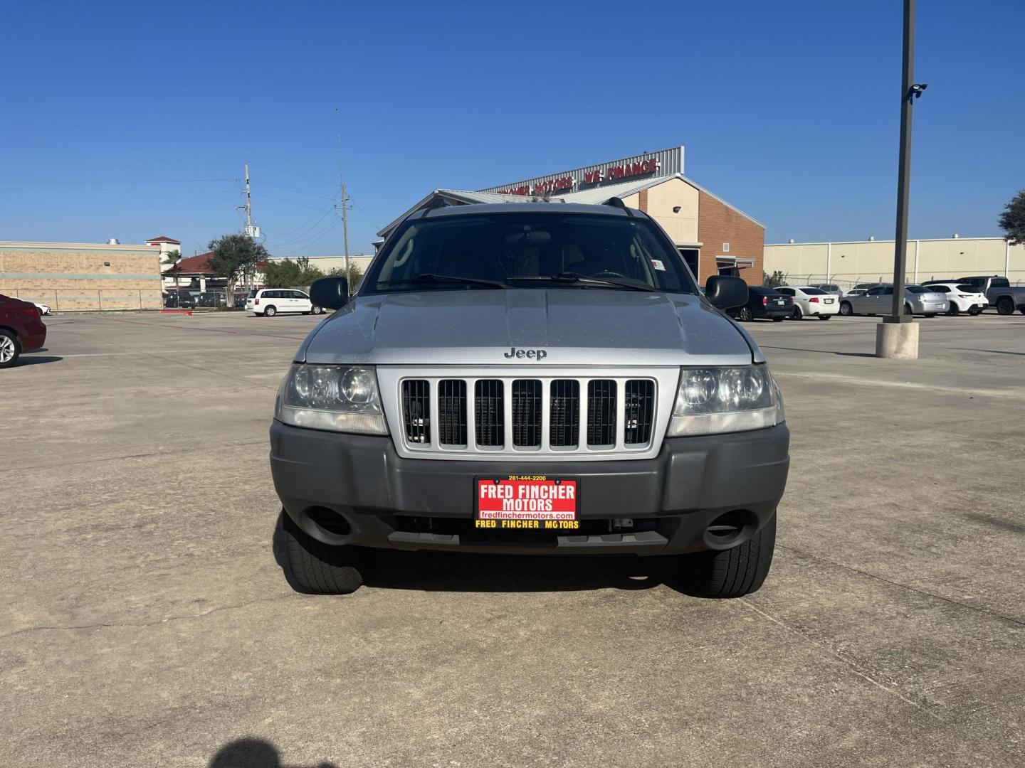 2004 silver /black Jeep Grand Cherokee Columbia Edition 2WD (1J4GX48S24C) with an 4.0L L6 OHV 12V engine, Automatic Overdrive transmission, located at 14700 Tomball Parkway 249, Houston, TX, 77086, (281) 444-2200, 29.928619, -95.504074 - Photo#2
