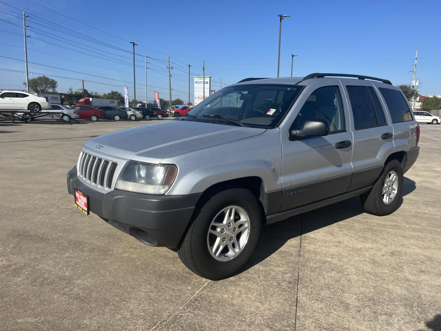 2004 silver /black Jeep Grand Cherokee Columbia Edition 2WD (1J4GX48S24C) with an 4.0L L6 OHV 12V engine, Automatic Overdrive transmission, located at 14700 Tomball Parkway 249, Houston, TX, 77086, (281) 444-2200, 29.928619, -95.504074 - Photo#3