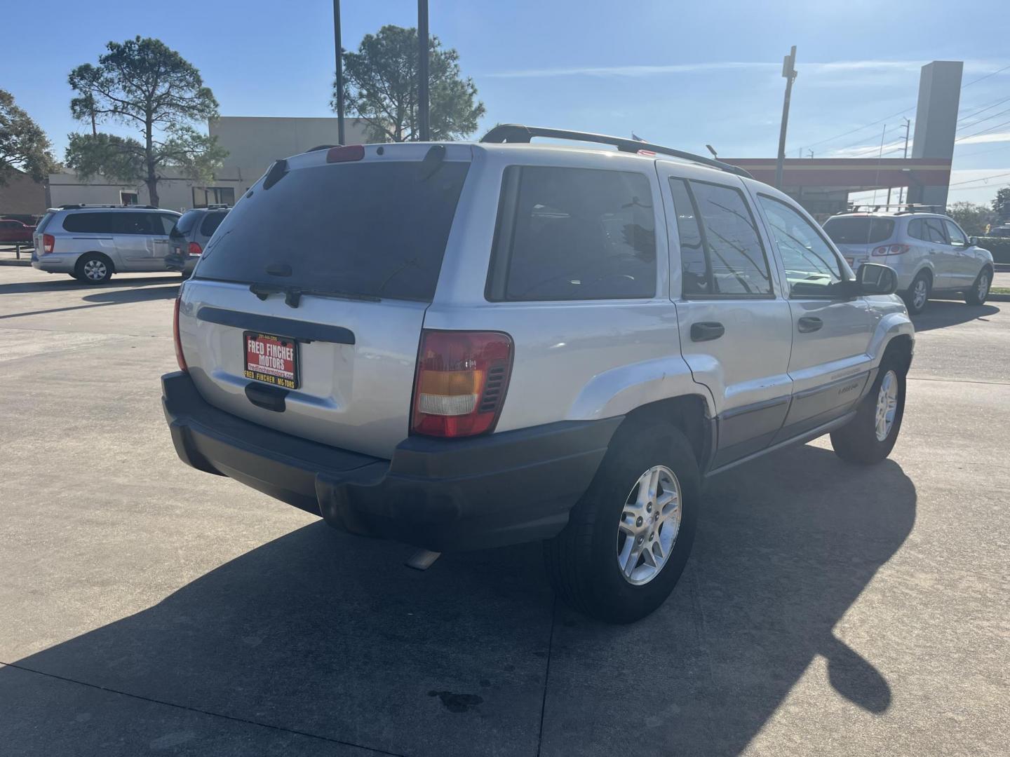 2004 silver /black Jeep Grand Cherokee Columbia Edition 2WD (1J4GX48S24C) with an 4.0L L6 OHV 12V engine, Automatic Overdrive transmission, located at 14700 Tomball Parkway 249, Houston, TX, 77086, (281) 444-2200, 29.928619, -95.504074 - Photo#6