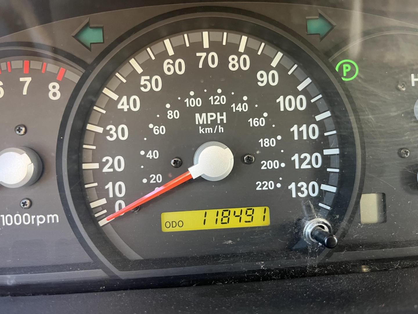 2006 blue /gray Kia Sorento EX 4WD (KNDJC733065) with an 3.5L V6 DOHC 16V engine, 5-Speed Automatic Overdrive transmission, located at 14700 Tomball Parkway 249, Houston, TX, 77086, (281) 444-2200, 29.928619, -95.504074 - Photo#15